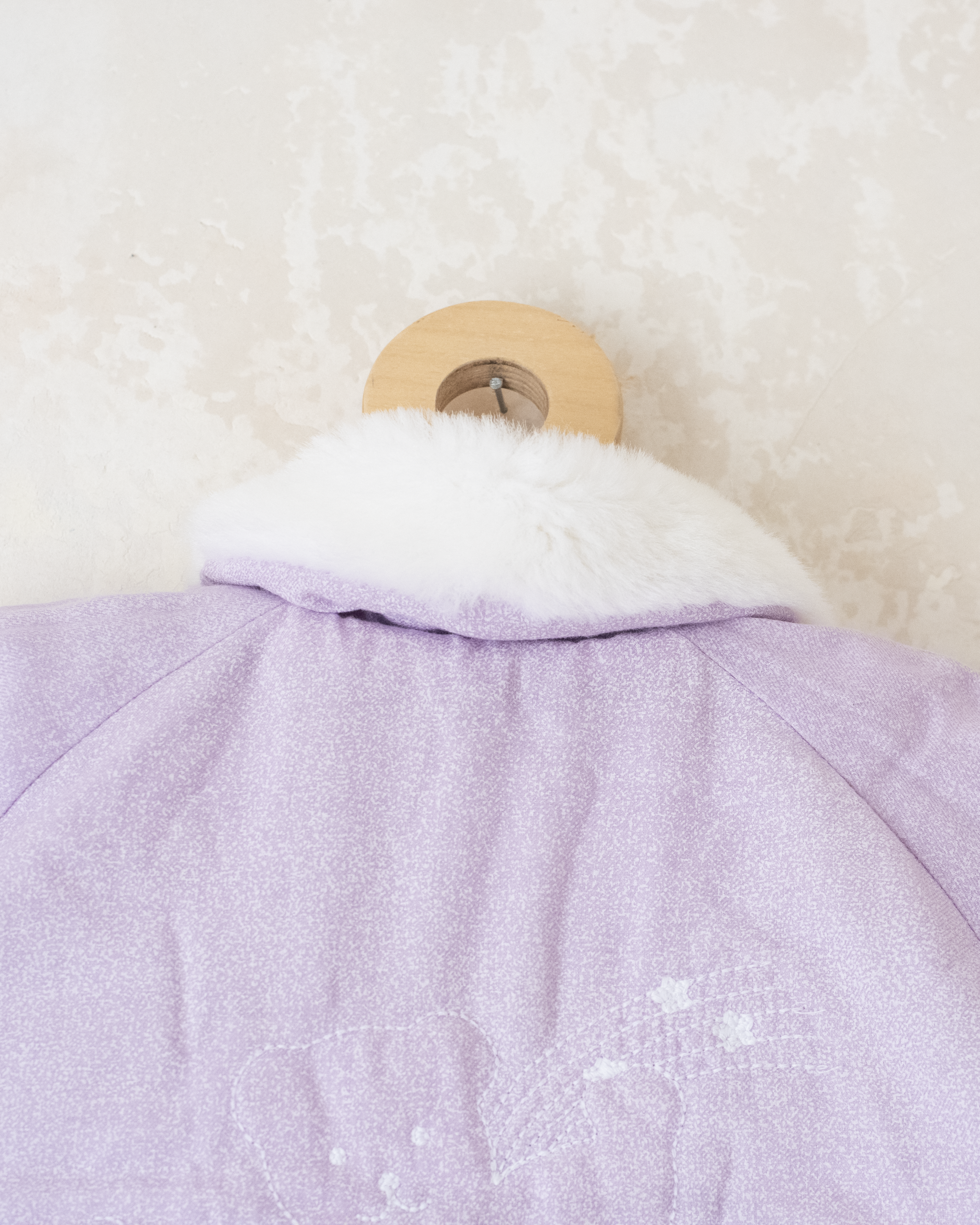 מעיל סגול עם פרווה מבית איב סאן לורן | 12-18 חודשים