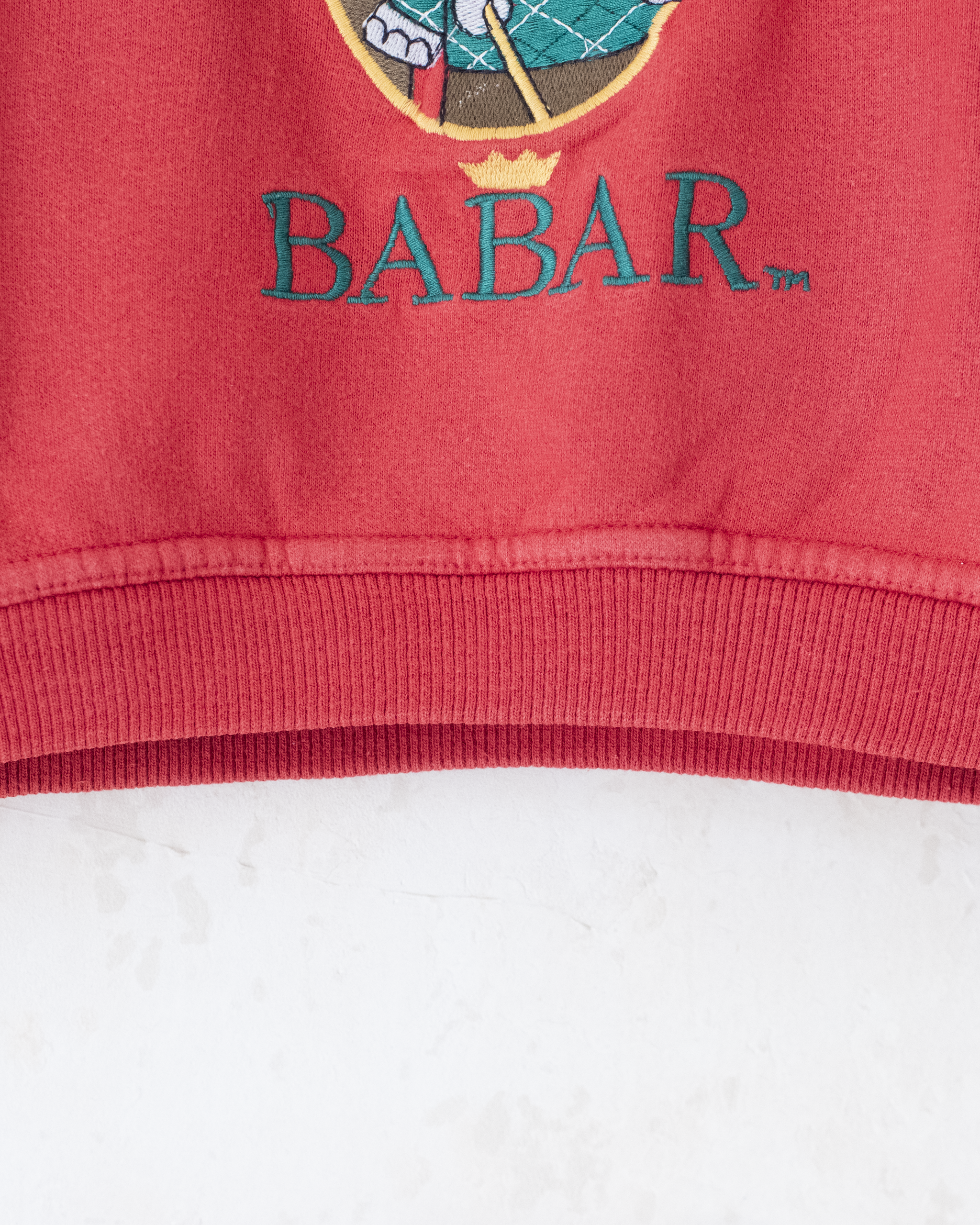 סווטשירט אדום עם רקמה של המלך בבר וסוס | 3-4 שנים