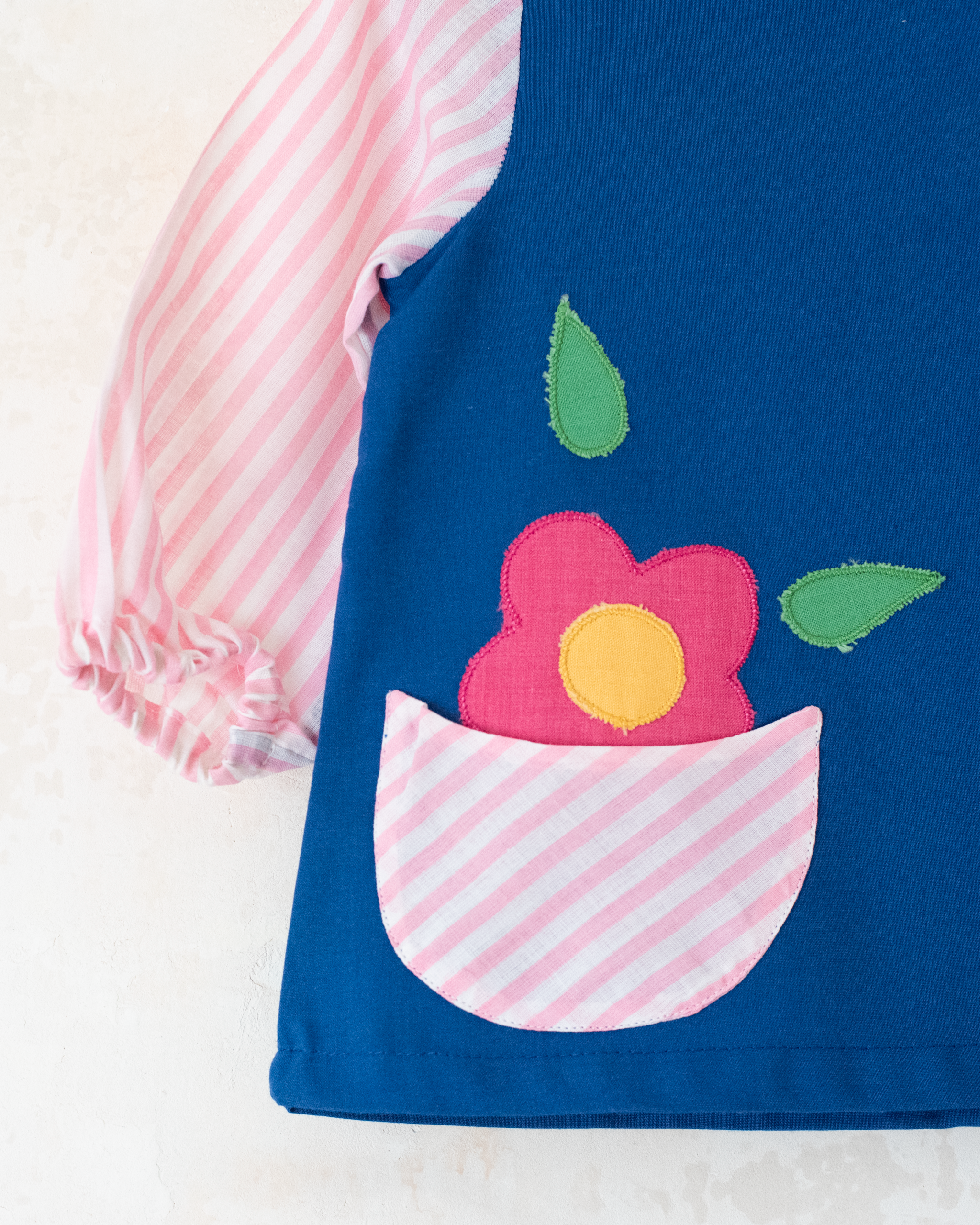 חולצה כחולה עם פסים ופרח בכיס | דד סטוק צרפתי | 12-18 חודשים