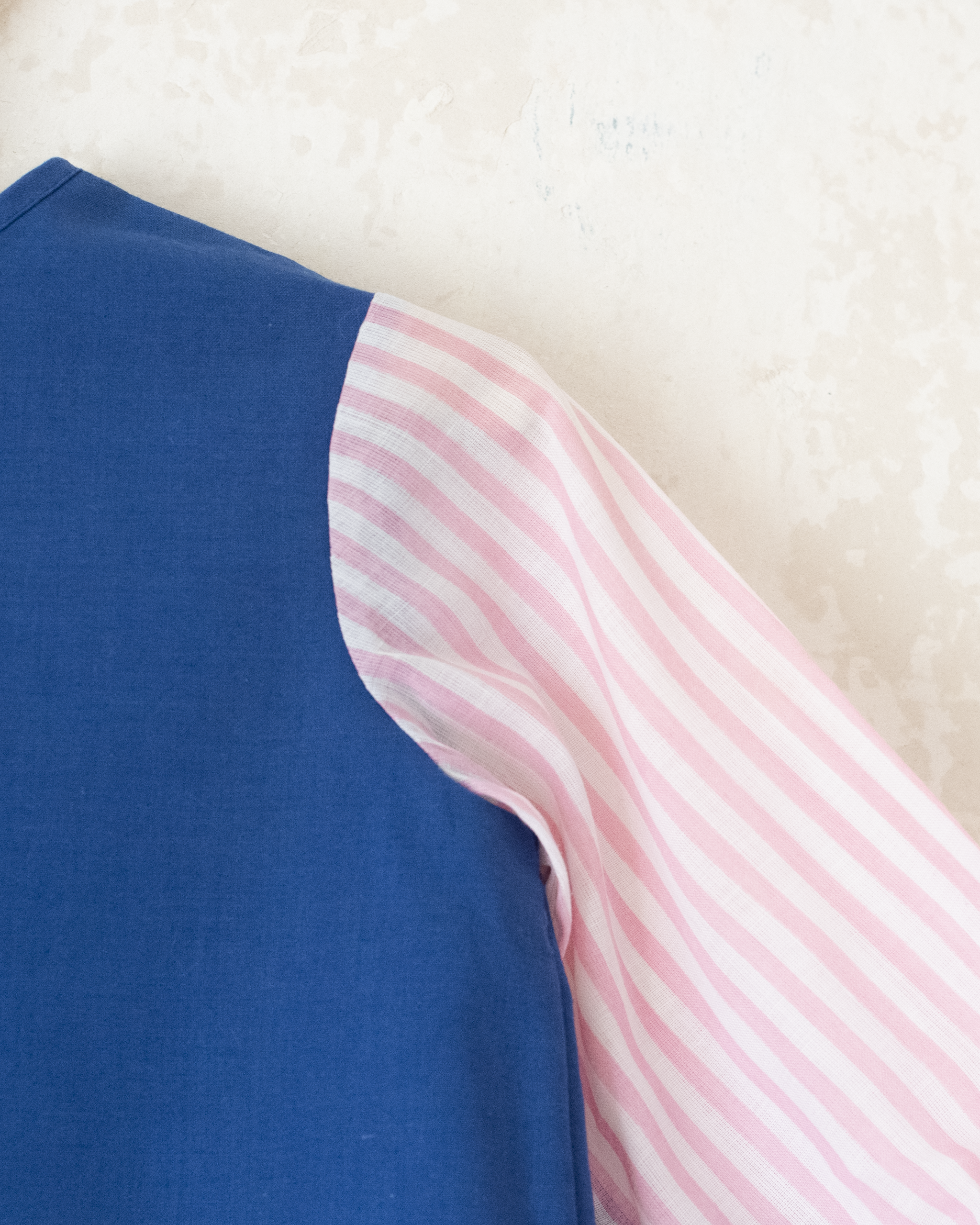 חולצה כחולה עם פסים ופרח בכיס | דד סטוק צרפתי | 12-18 חודשים