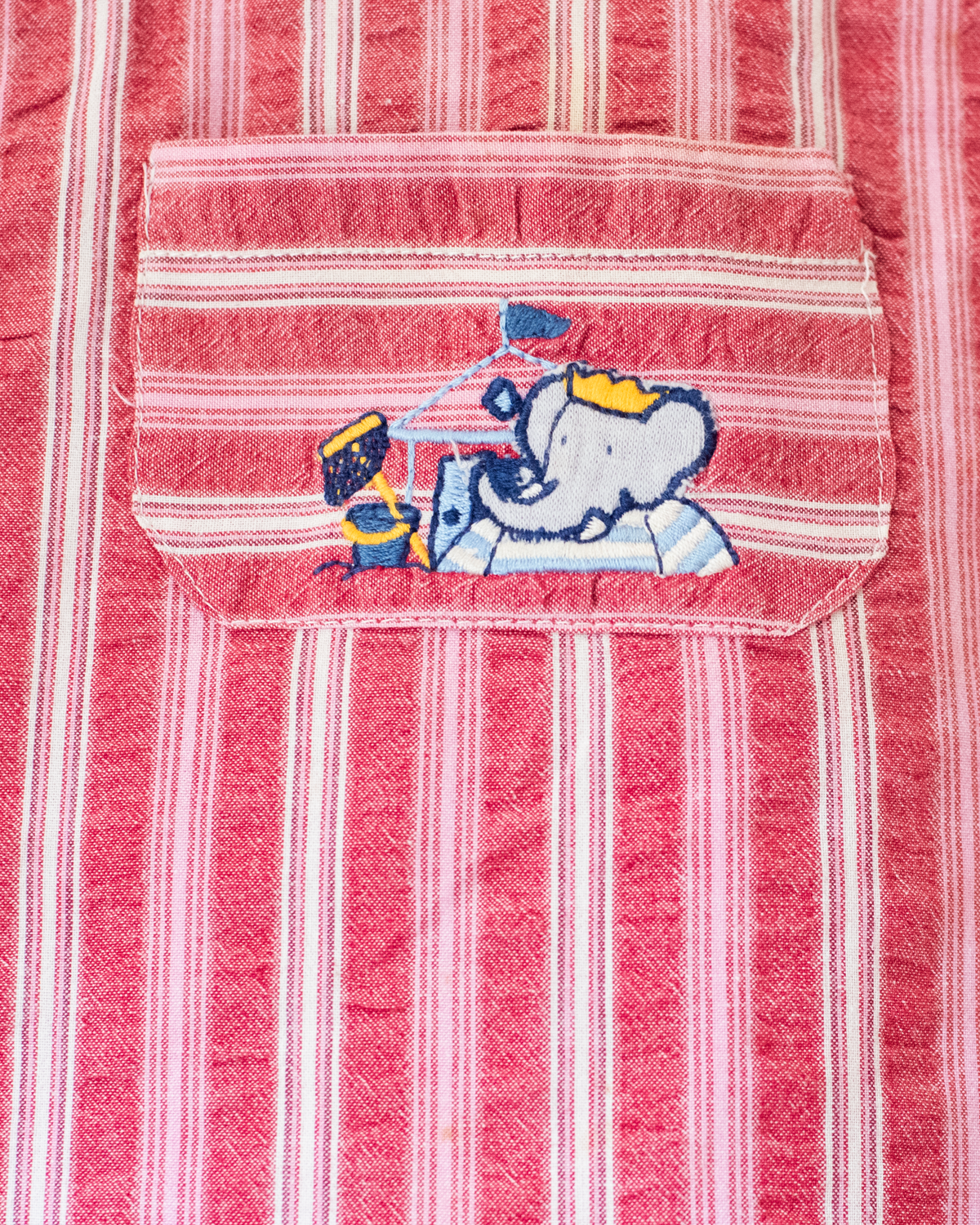 Red striped dress with embroidery of the king playing in the sand | 9-12 months