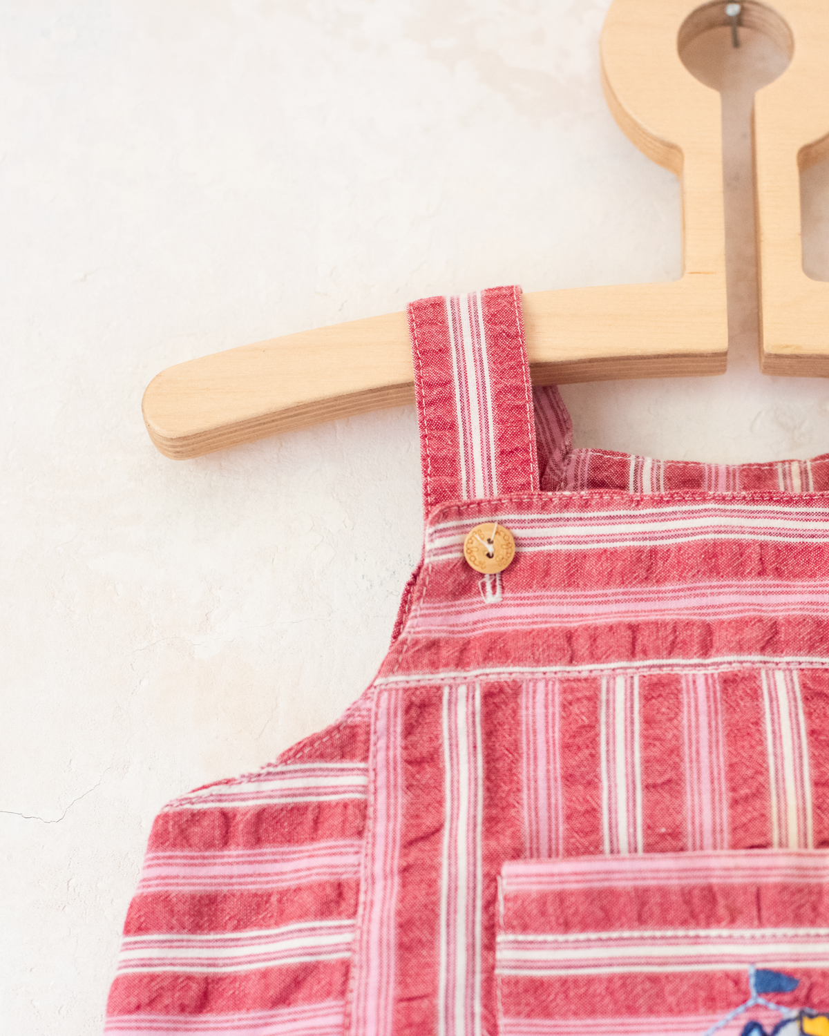Red striped dress with embroidery of the king playing in the sand | 9-12 months