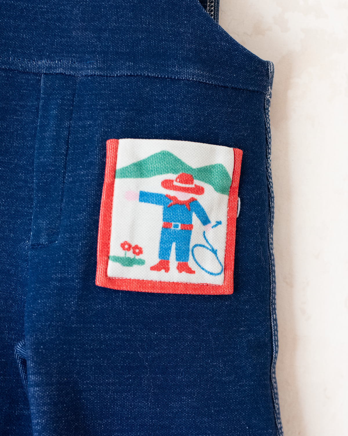 Blue overalls from the seventies with a cowboy and a cow | 18-24 months