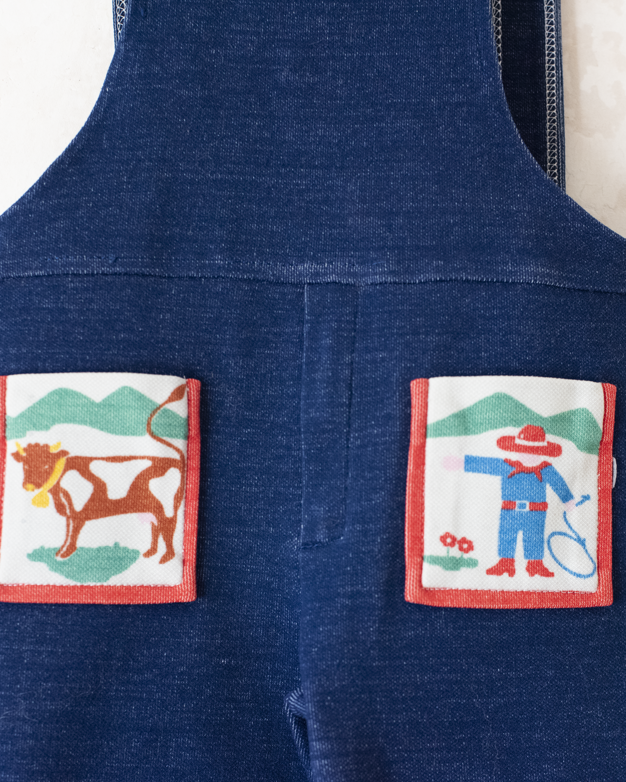 אוברול כחול מהסבנטיז עם קאובוי ופרה | 18-24 חודשים