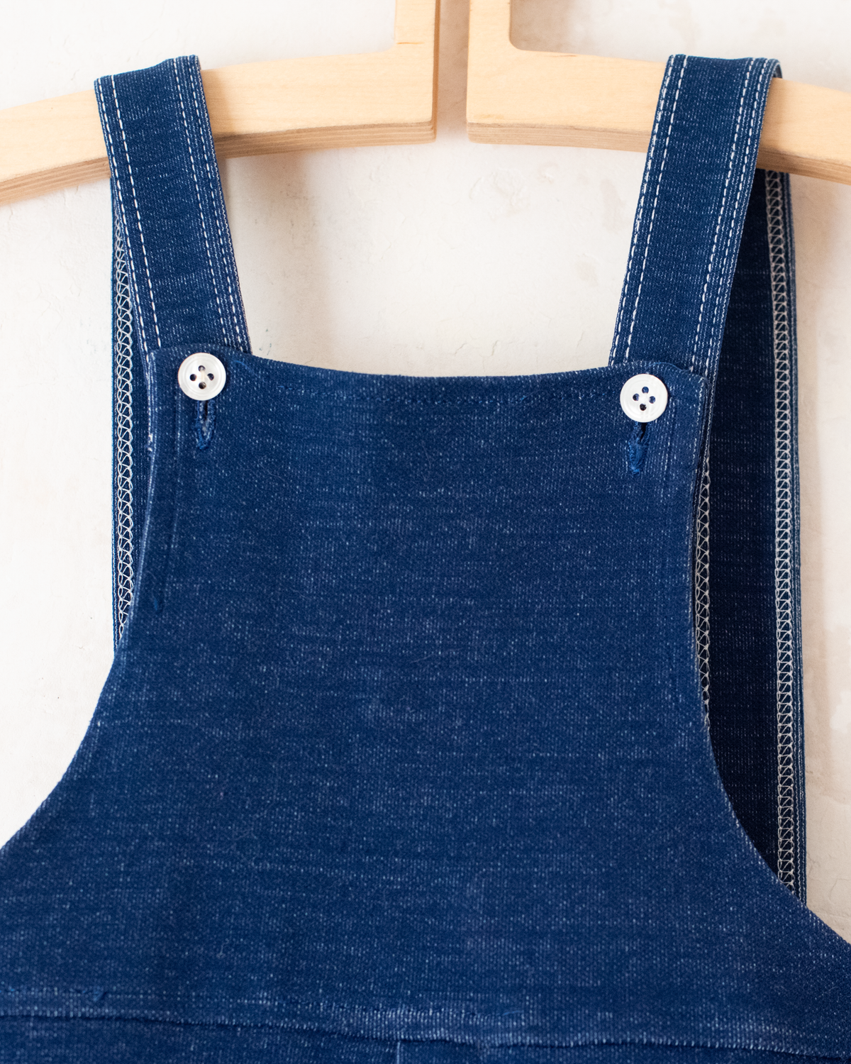 Blue overalls from the seventies with a cowboy and a cow | 18-24 months