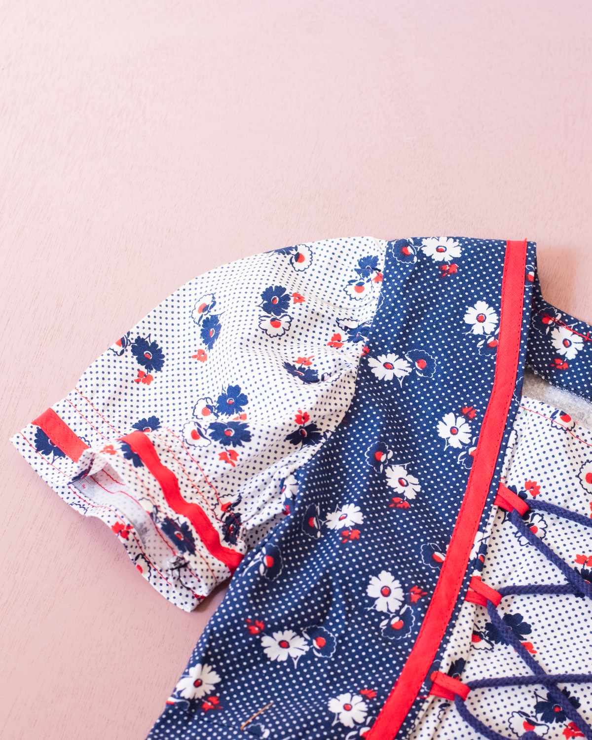 Floral dress with tie at the chest | Deadstock from the 70s | 5-6 years