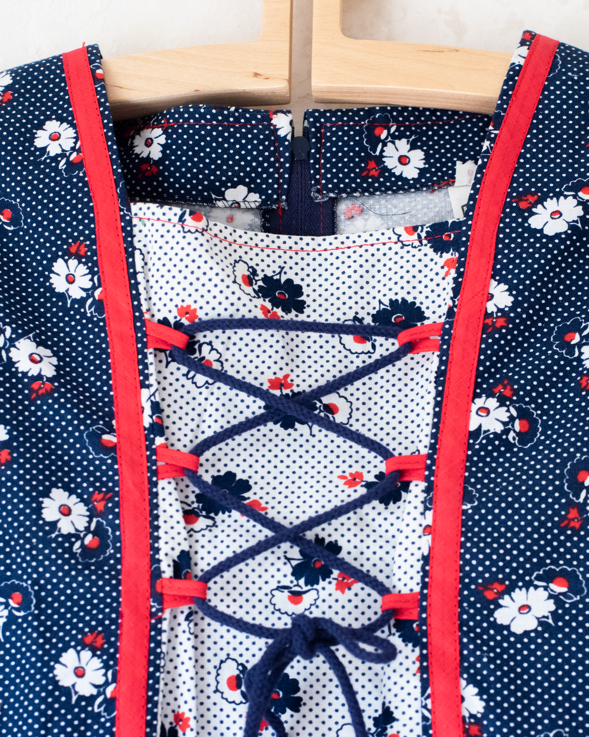 Floral dress with tie at the chest | Deadstock from the 70s | 5-6 years