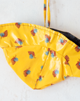 מעיל גשם צהוב עם כובע והדפס נוצות | 7-8 שנים
