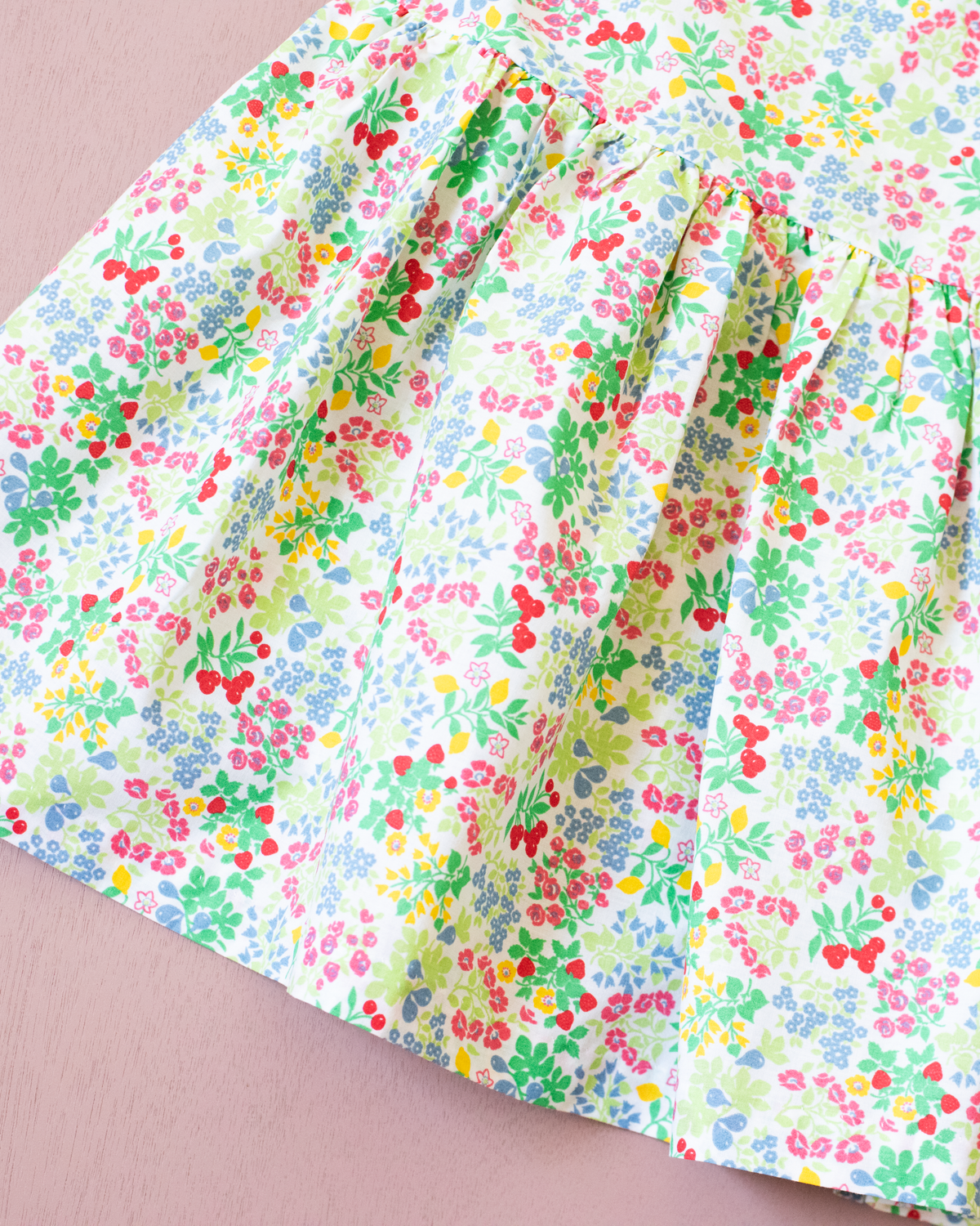 Floral dress with embroidered flowers at the collar | 10-11 years