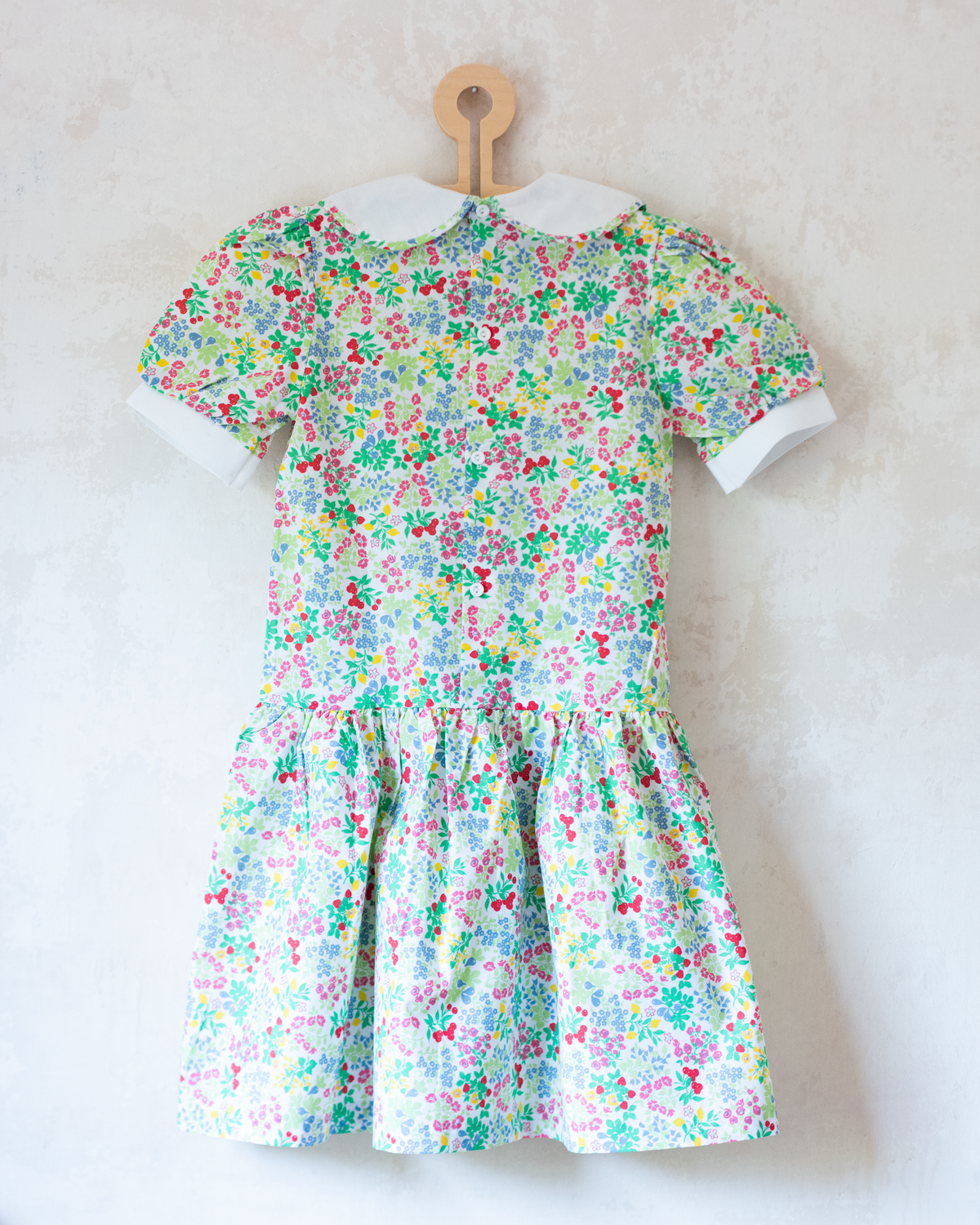 Floral dress with embroidered flowers at the collar | 10-11 years