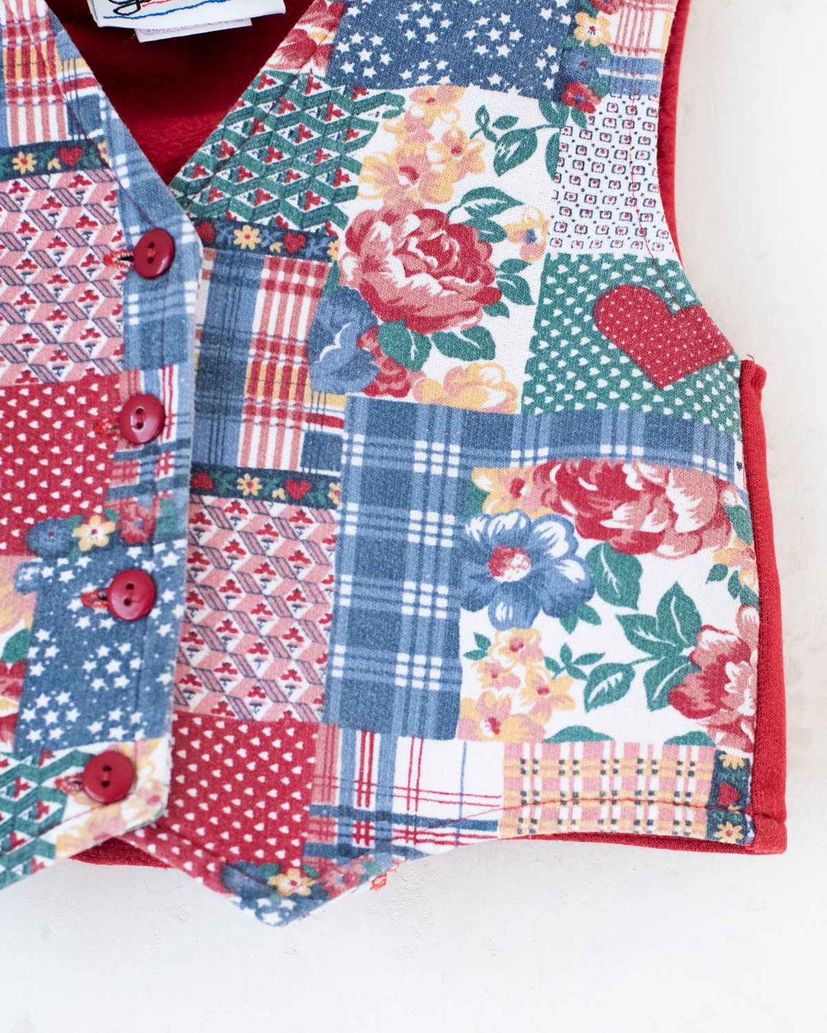 Colorful vest with flowers and hearts | 3-4 years