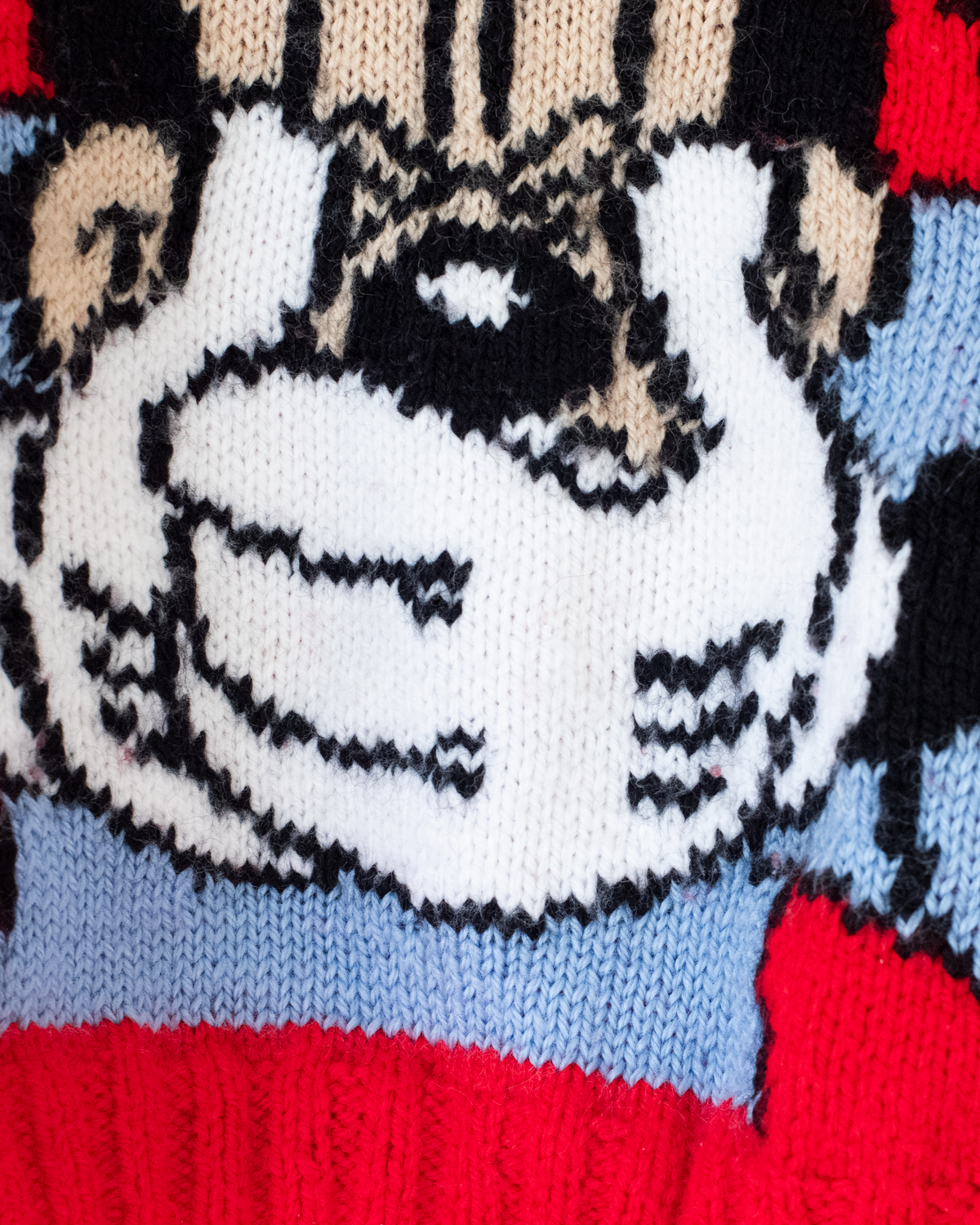 Red wool sweater with Mickey Mouse | 5-6 years