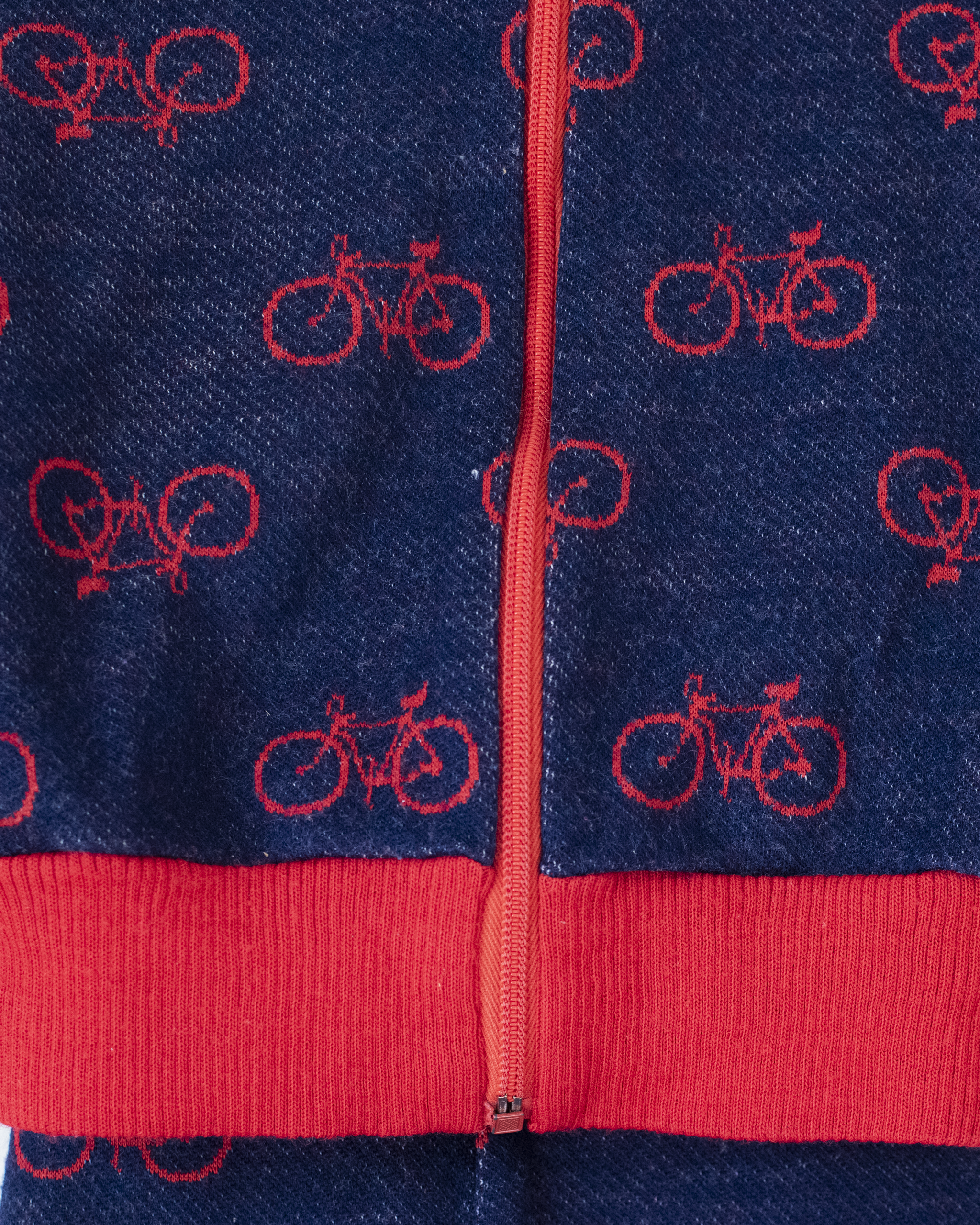 סט כחול עם אופניים אדומים | 5-6 שנים