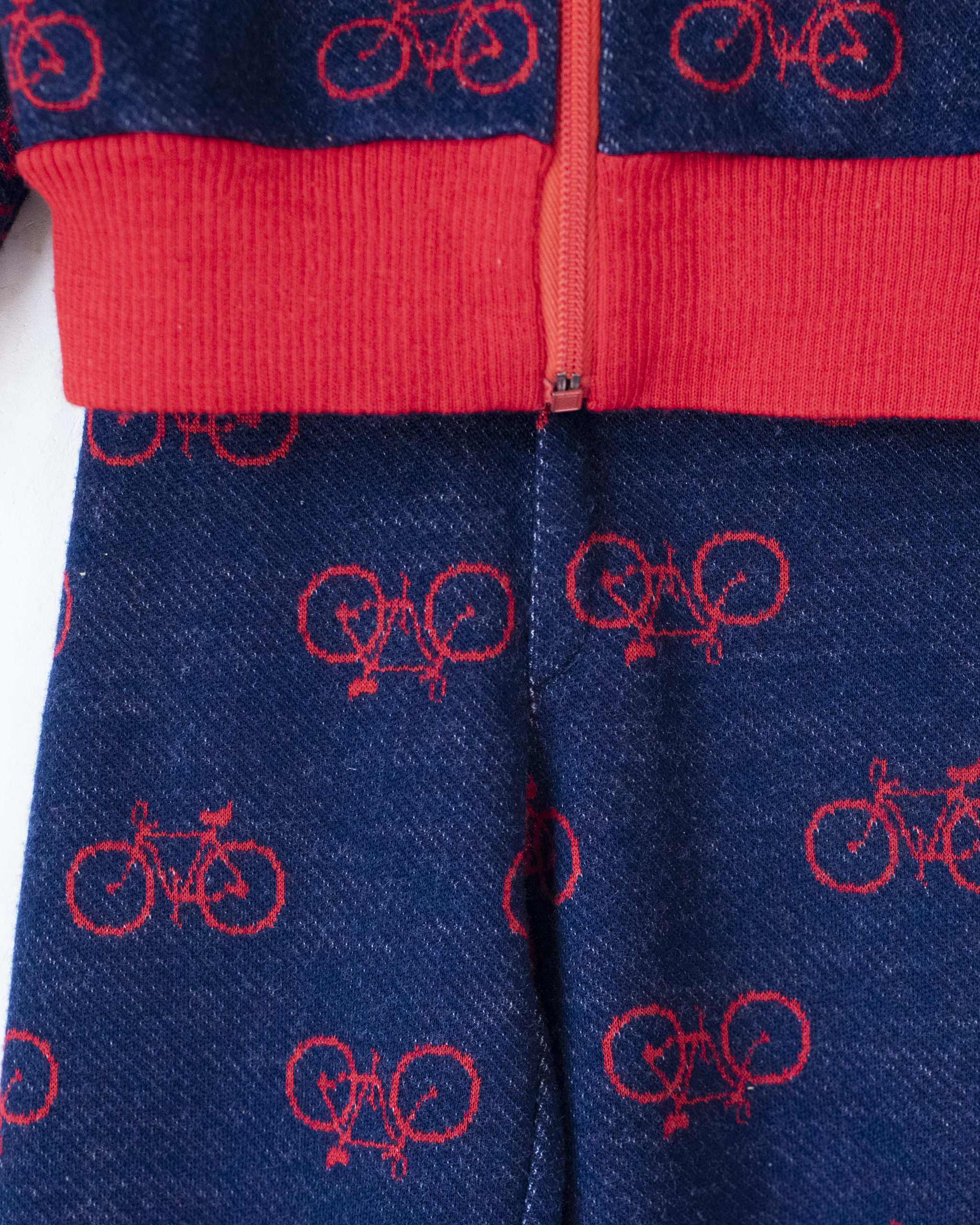 סט כחול עם אופניים אדומים | 5-6 שנים