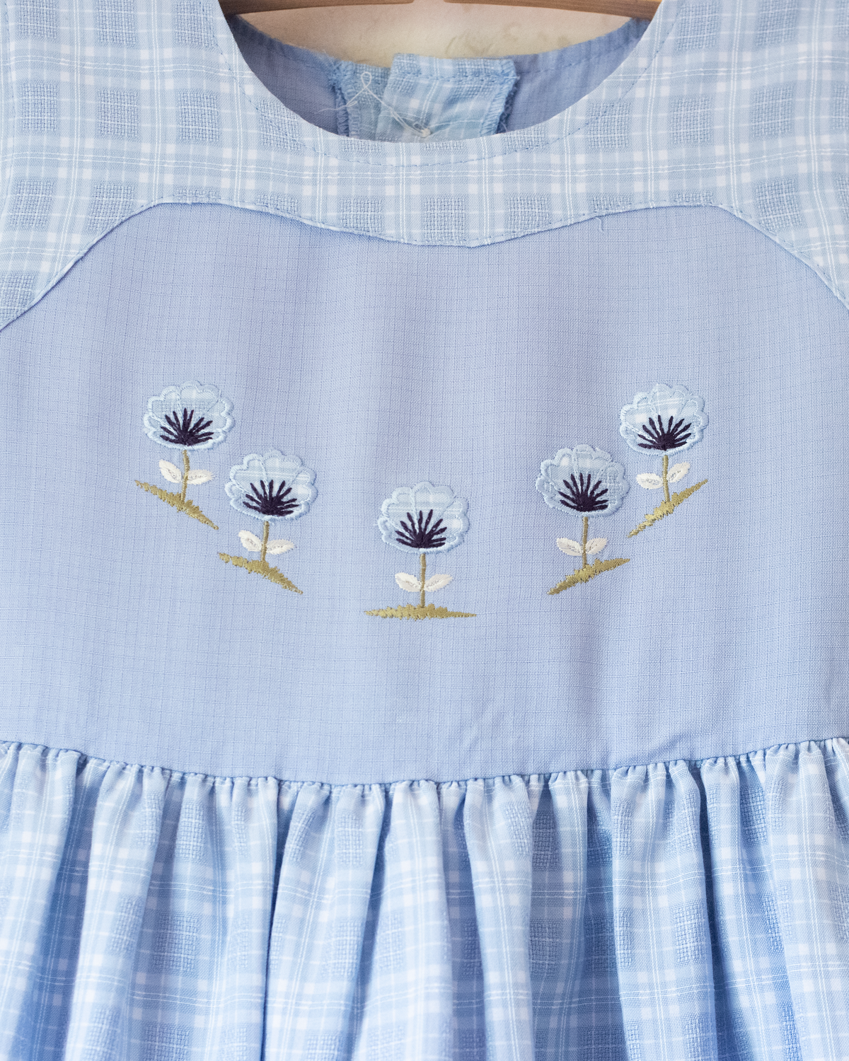 Light blue plaid dress with embroidered flowers | Spanish deadstock | 5-6 years