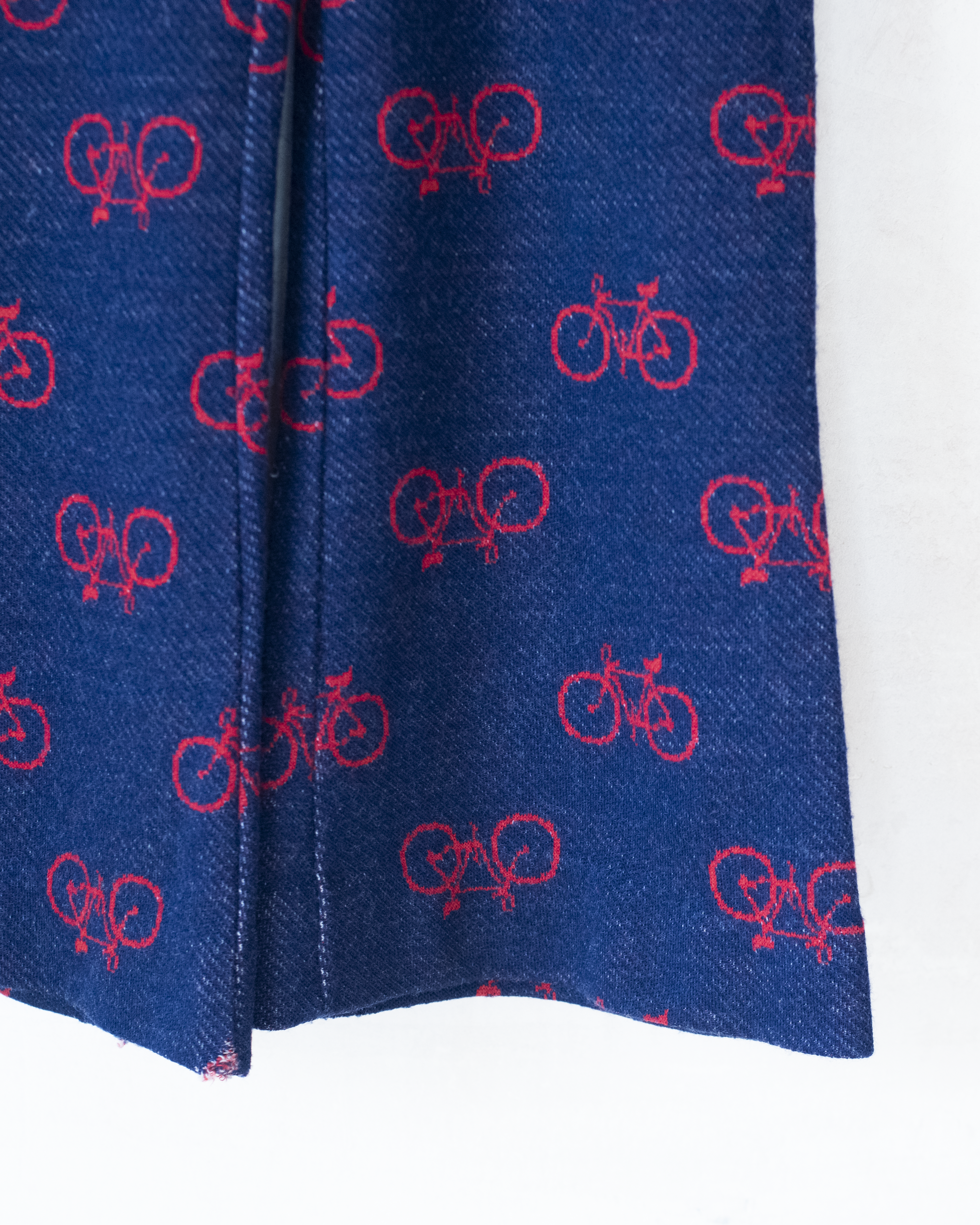 סט כחול עם אופניים אדומים | 5-6 שנים