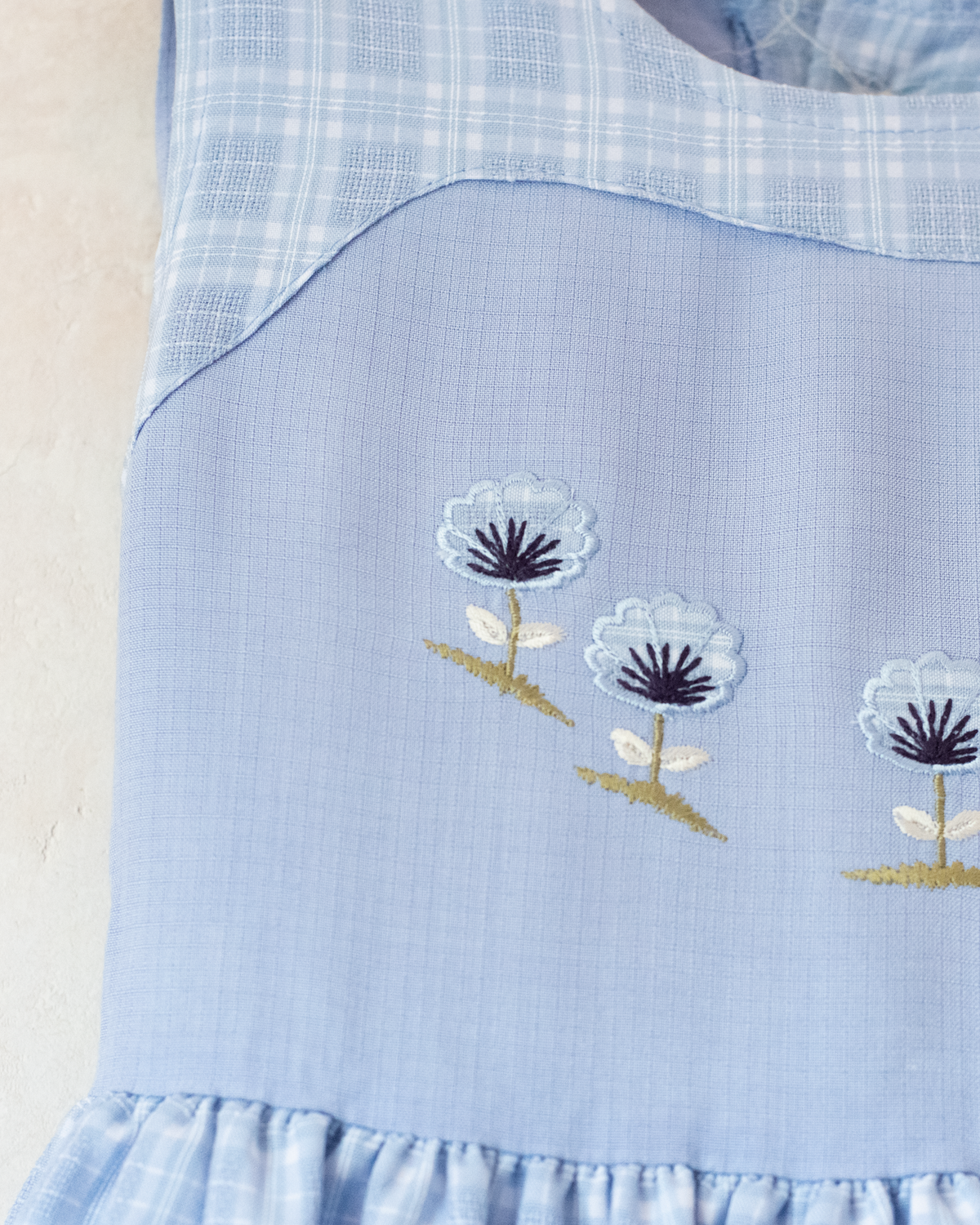 Light blue plaid dress with embroidered flowers | Spanish deadstock | 5-6 years