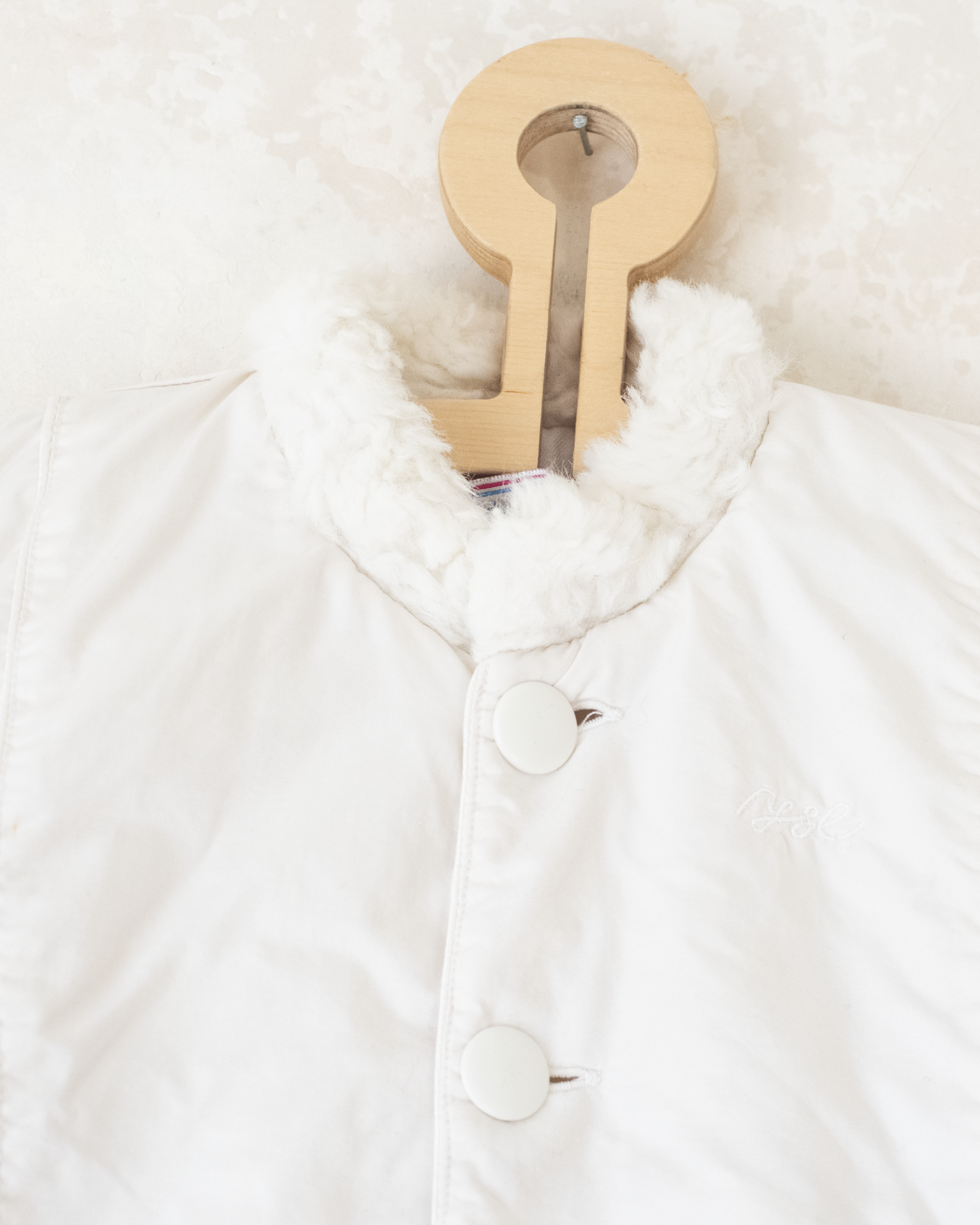 מעיל לבן עם פרווה מבית איב סאן לורן | 12-18 חודשים