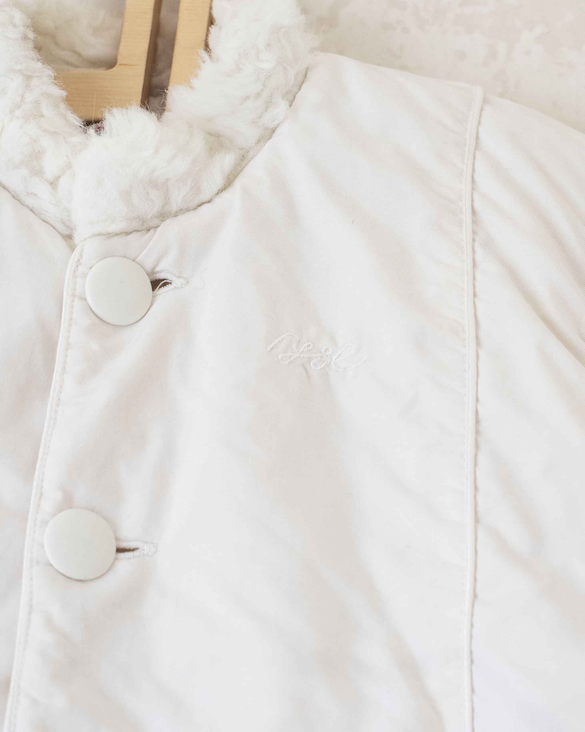 מעיל לבן עם פרווה מבית איב סאן לורן | 12-18 חודשים