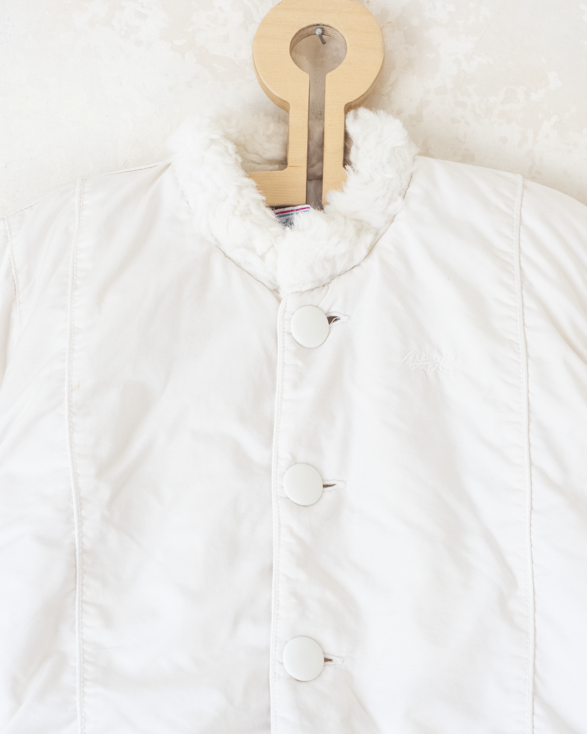 מעיל לבן עם פרווה מבית איב סאן לורן | 12-18 חודשים