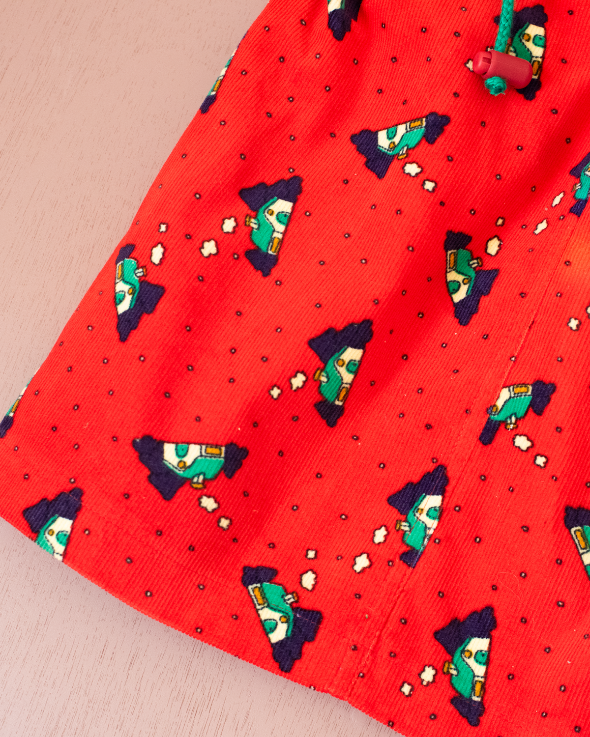 Red corduroy skirt with houses | Dead stock from Belgium | 5-6 years