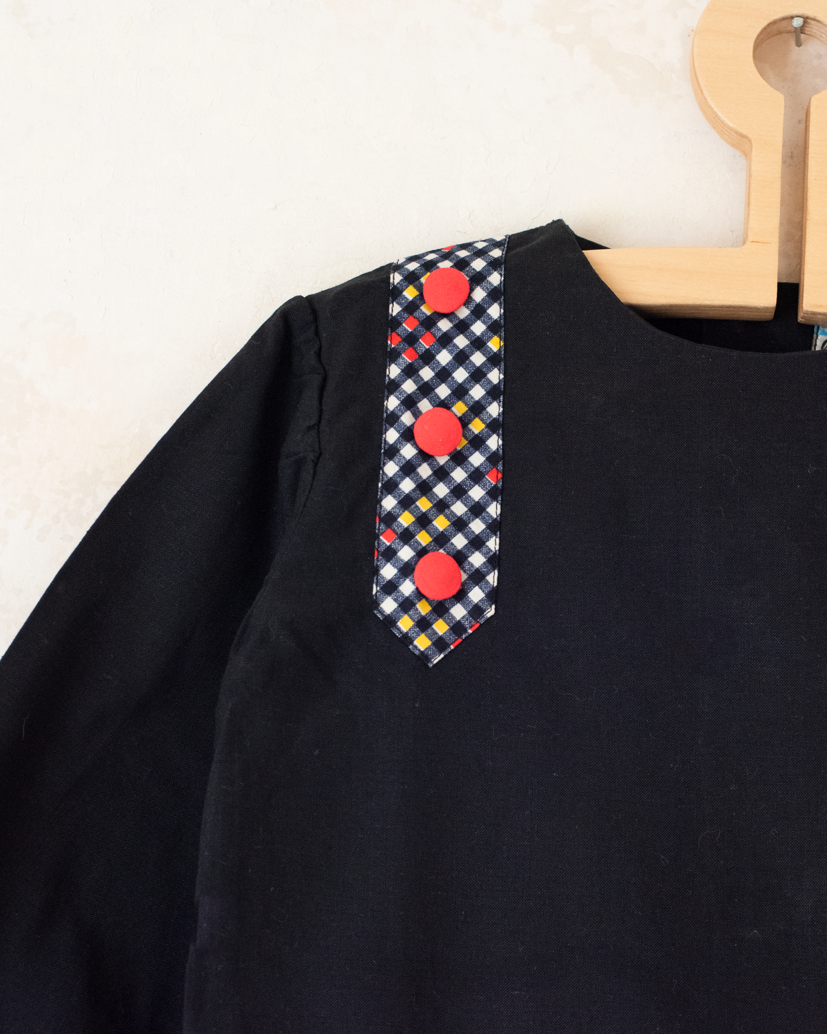Black dress with plaid and embroidered songbird | French deadstock from the 70s | 3-4 years
