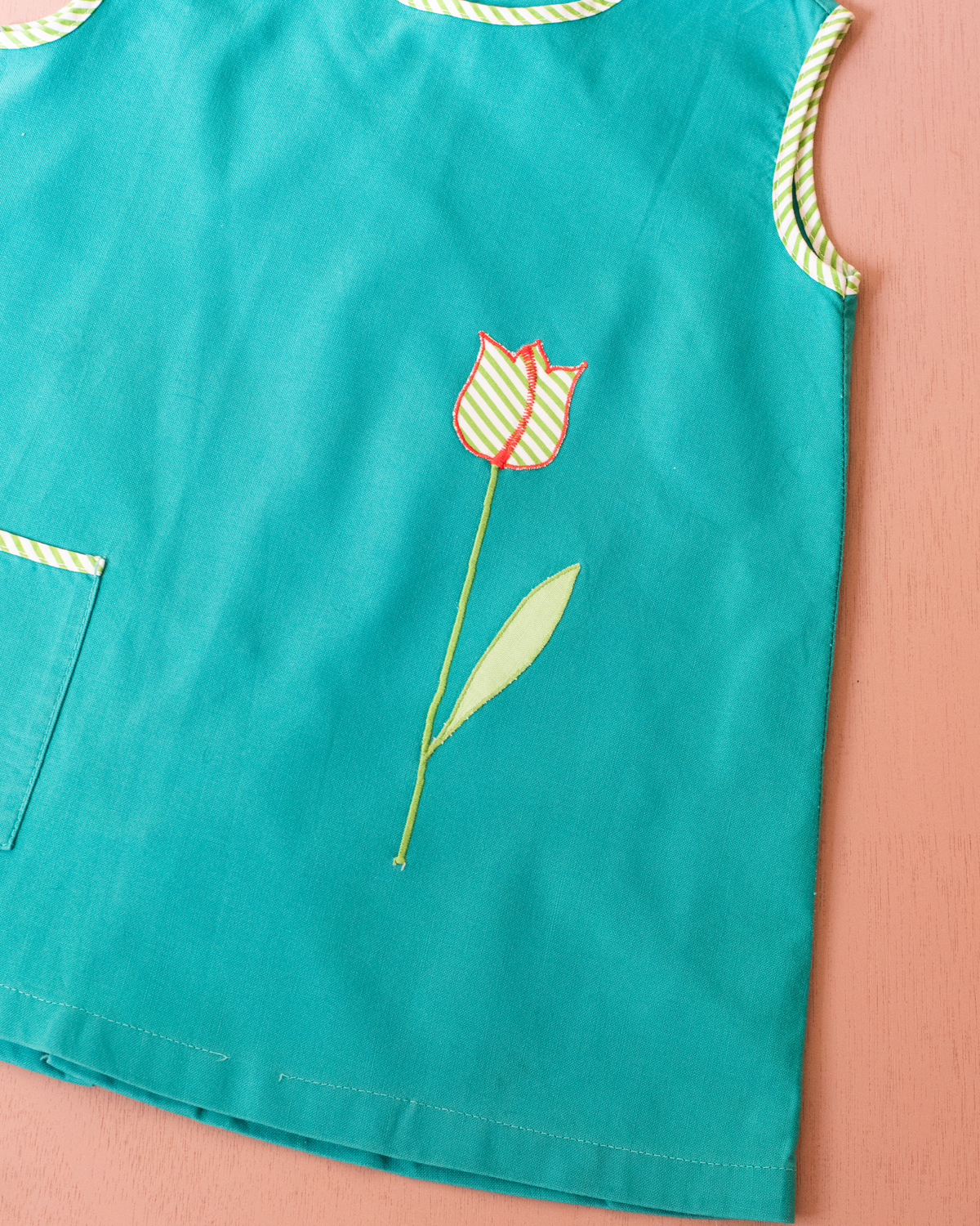 Green dress with embroidered tulip | 12-18 months