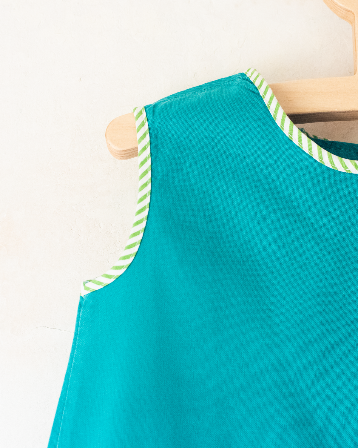 Green dress with embroidered tulip | 12-18 months