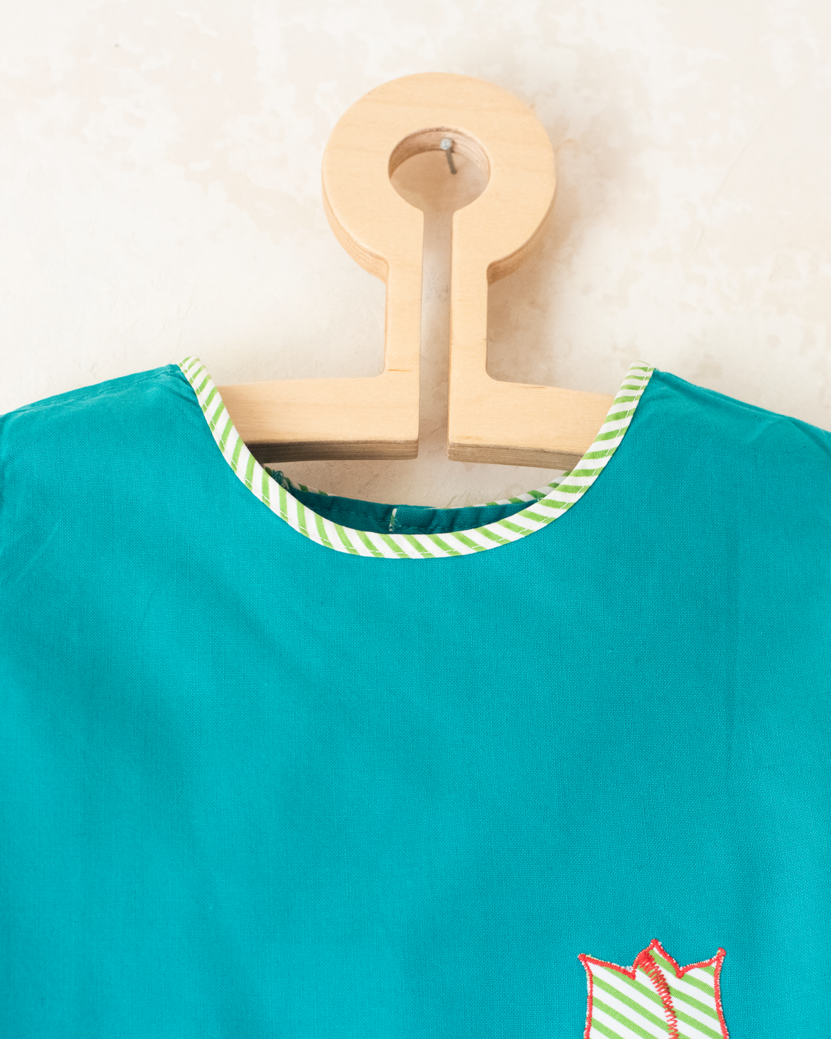 Green dress with embroidered tulip | 12-18 months