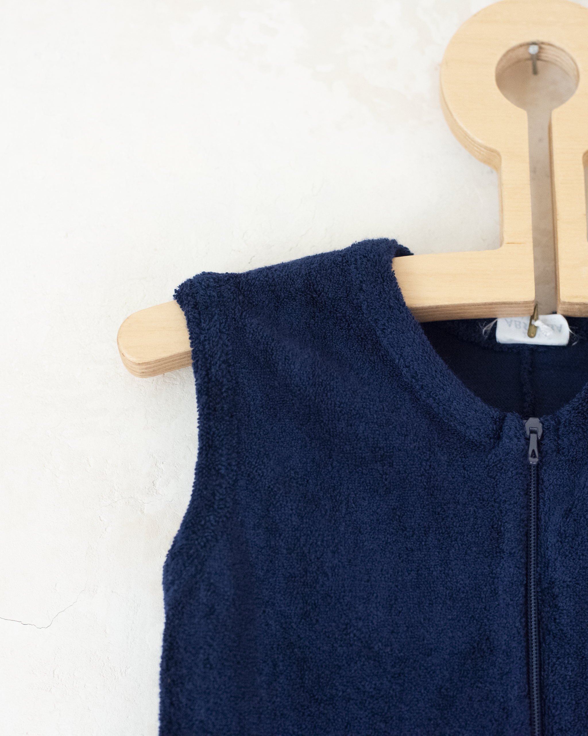 אוברול מבד מגבת עם רקמה של המלך בבר ומצנח | דד סטוק צרפתי מהסבנטיז | 2-3 שנים