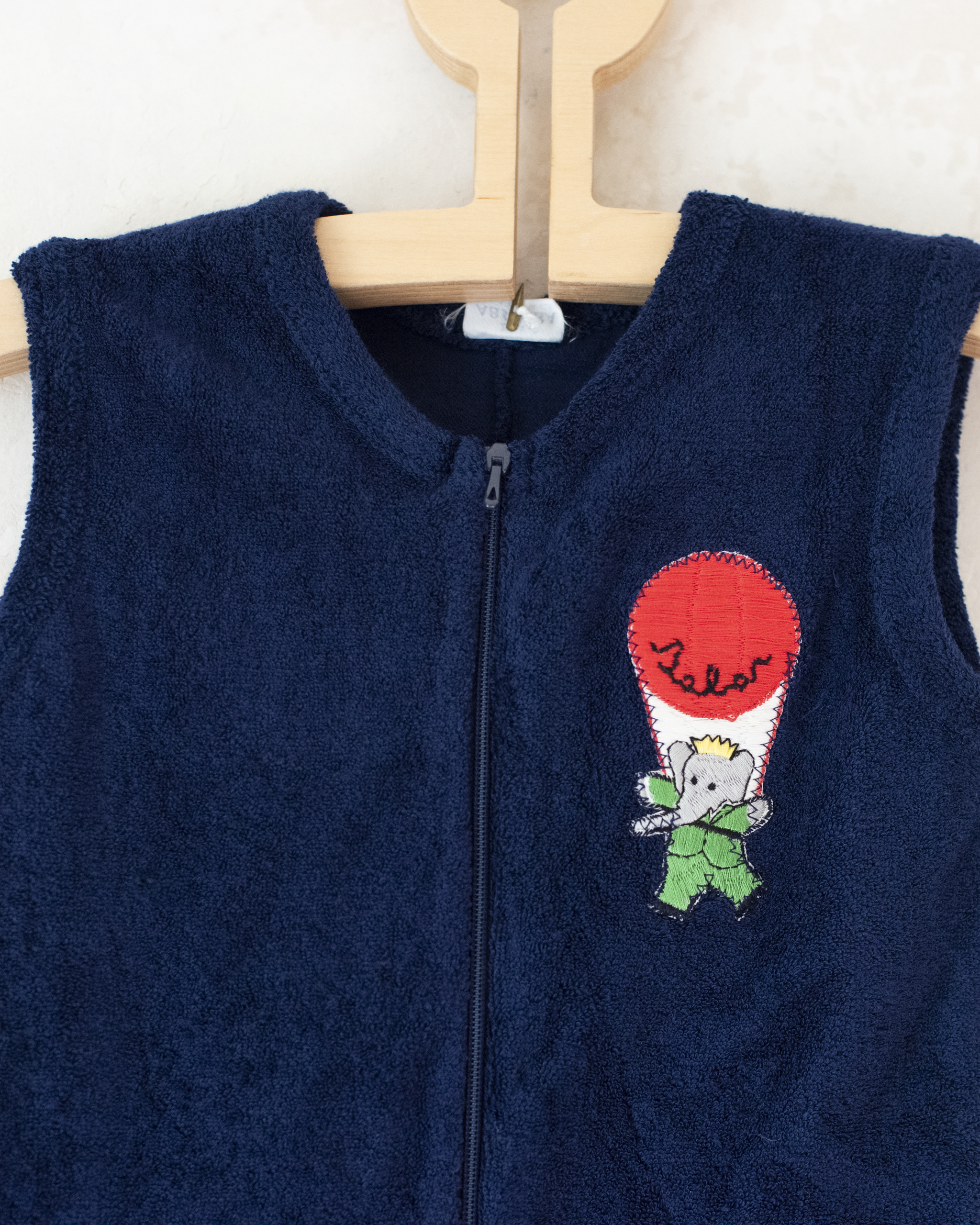 אוברול מבד מגבת עם רקמה של המלך בבר ומצנח | דד סטוק צרפתי מהסבנטיז | 2-3 שנים