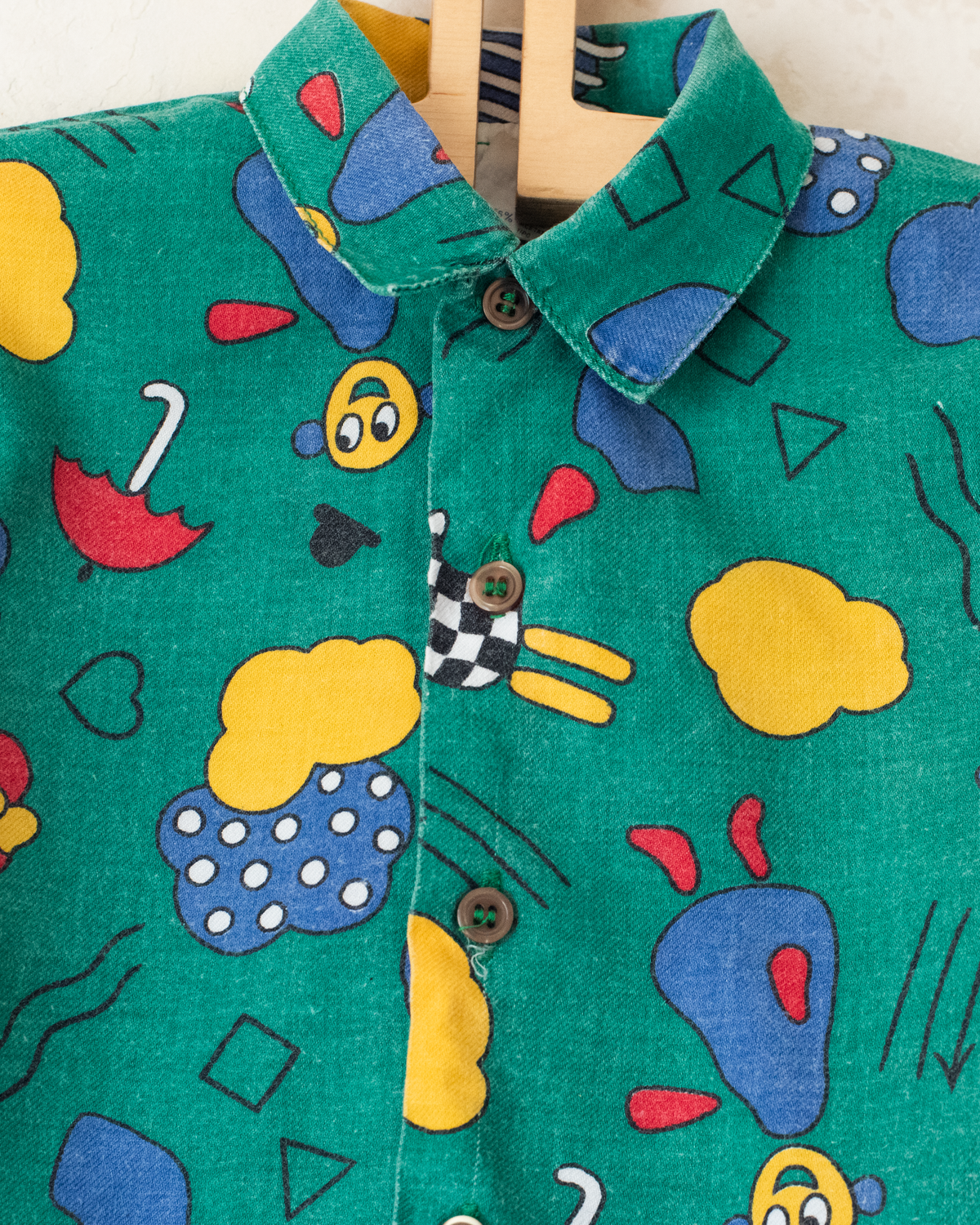 Green shirt with clouds and smiley | 9-12 months