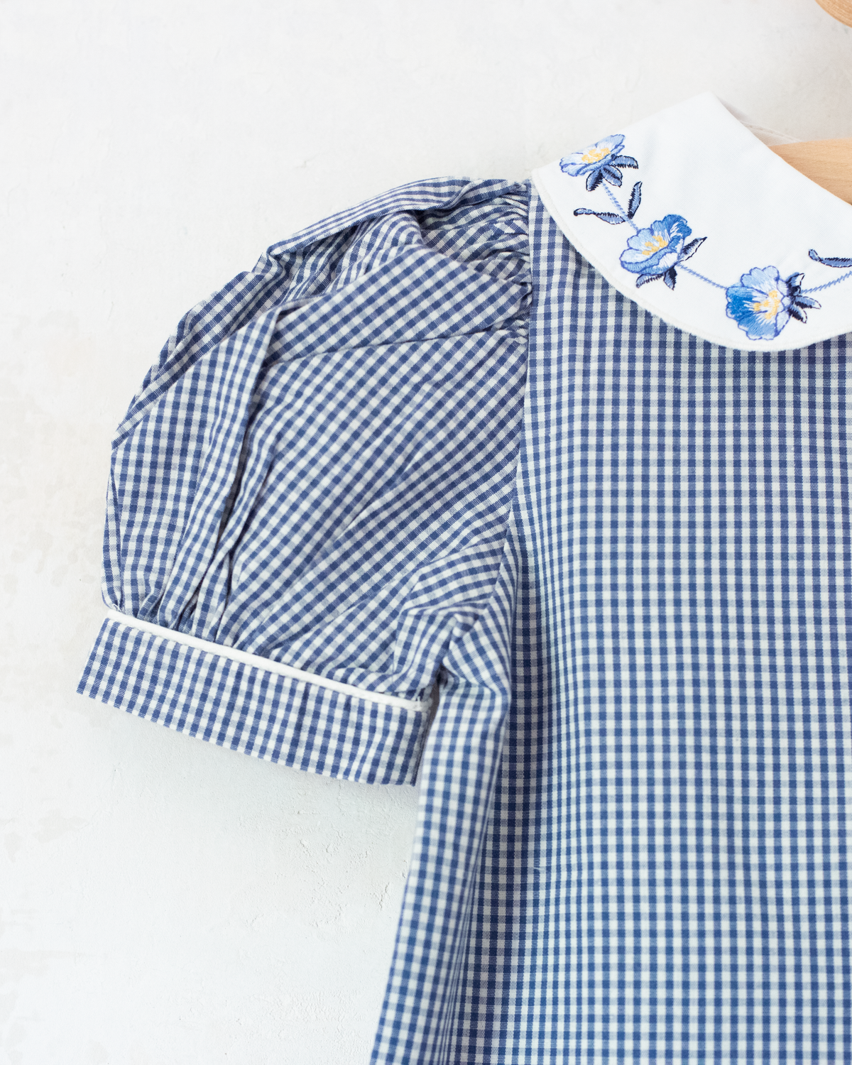 Plaid shirt with embroidered flowers at the collar | French deadstock | 2-3 years