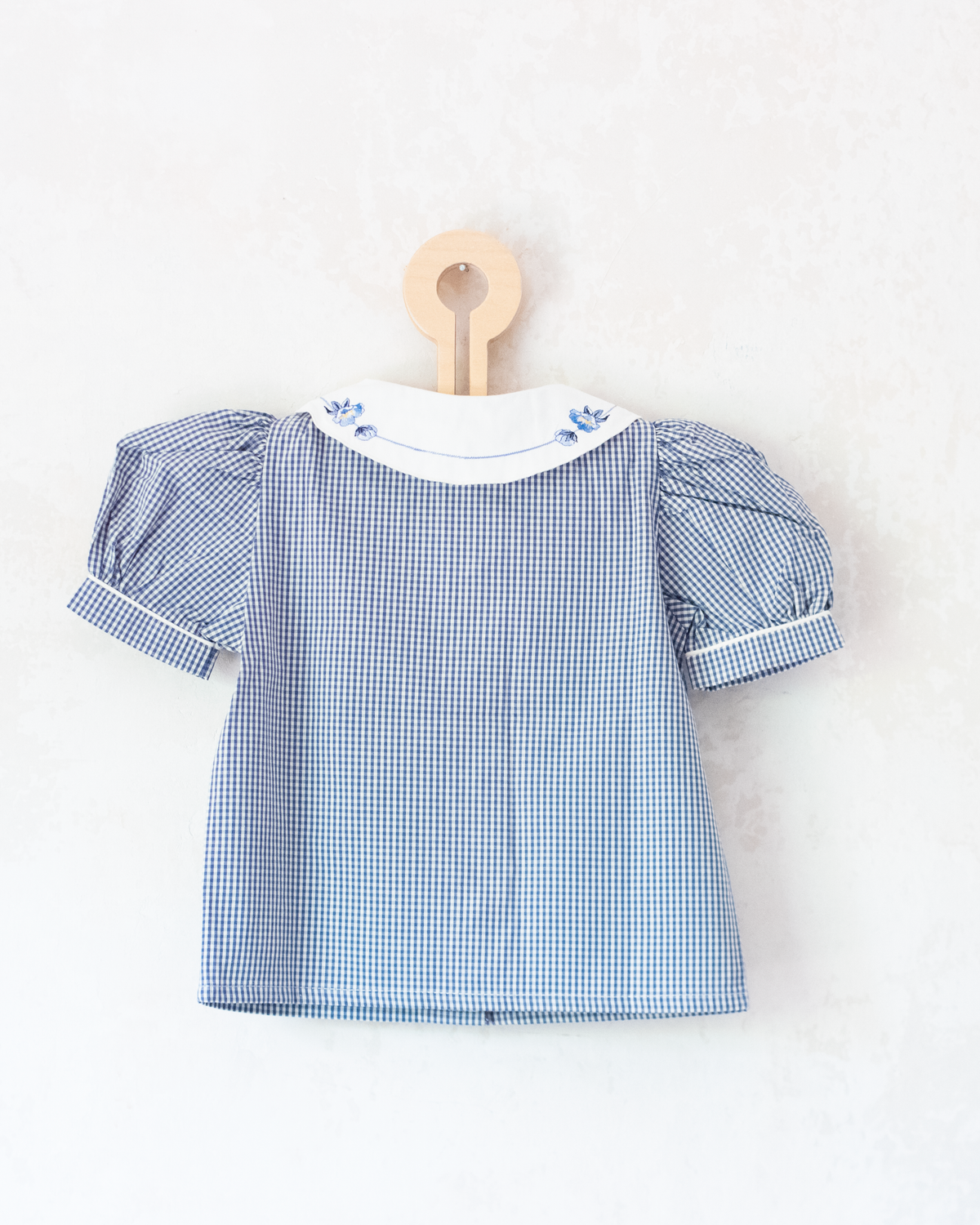 Plaid shirt with embroidered flowers at the collar | French deadstock | 2-3 years