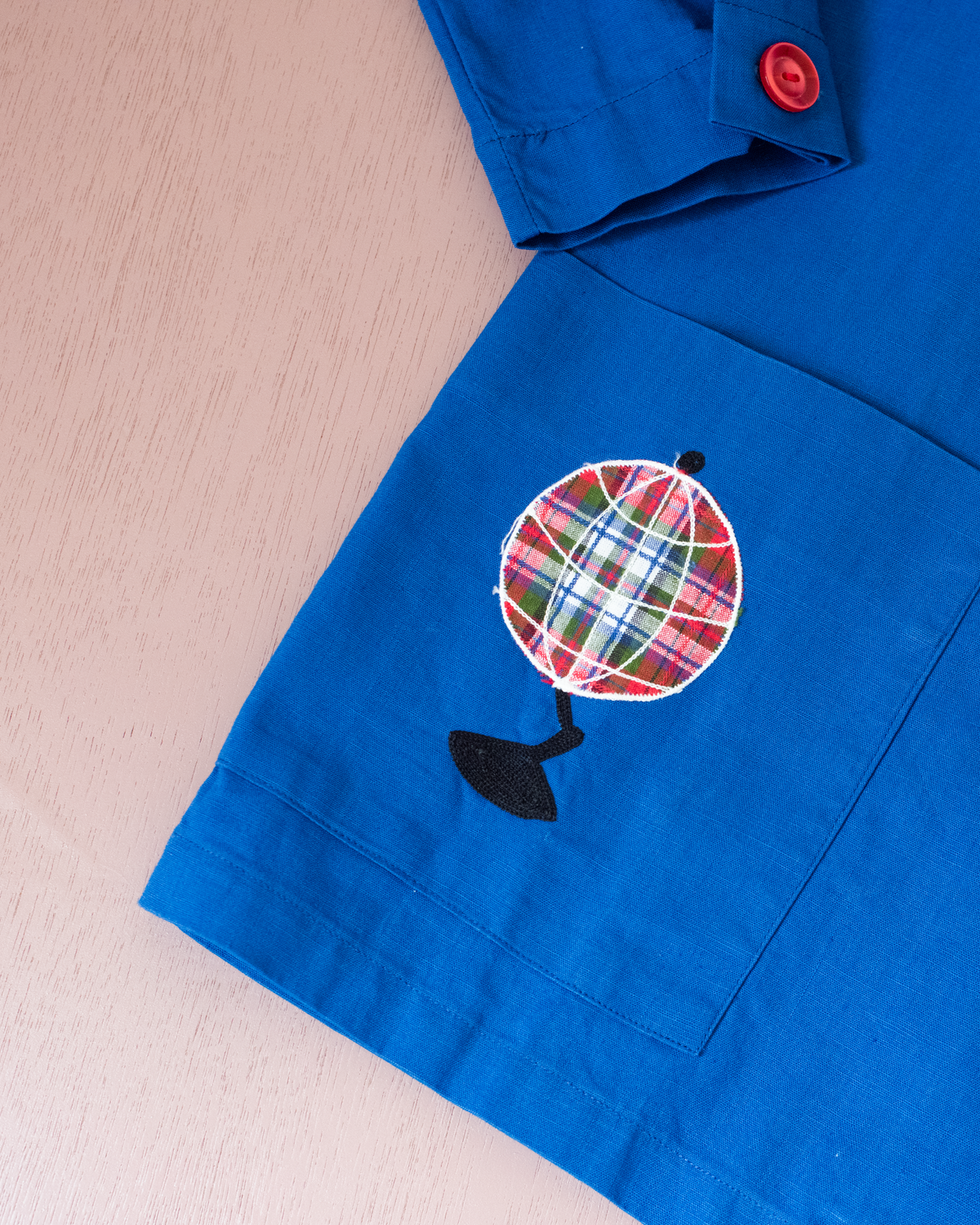 Seventies French shirt with tie and globe | 7-8 years