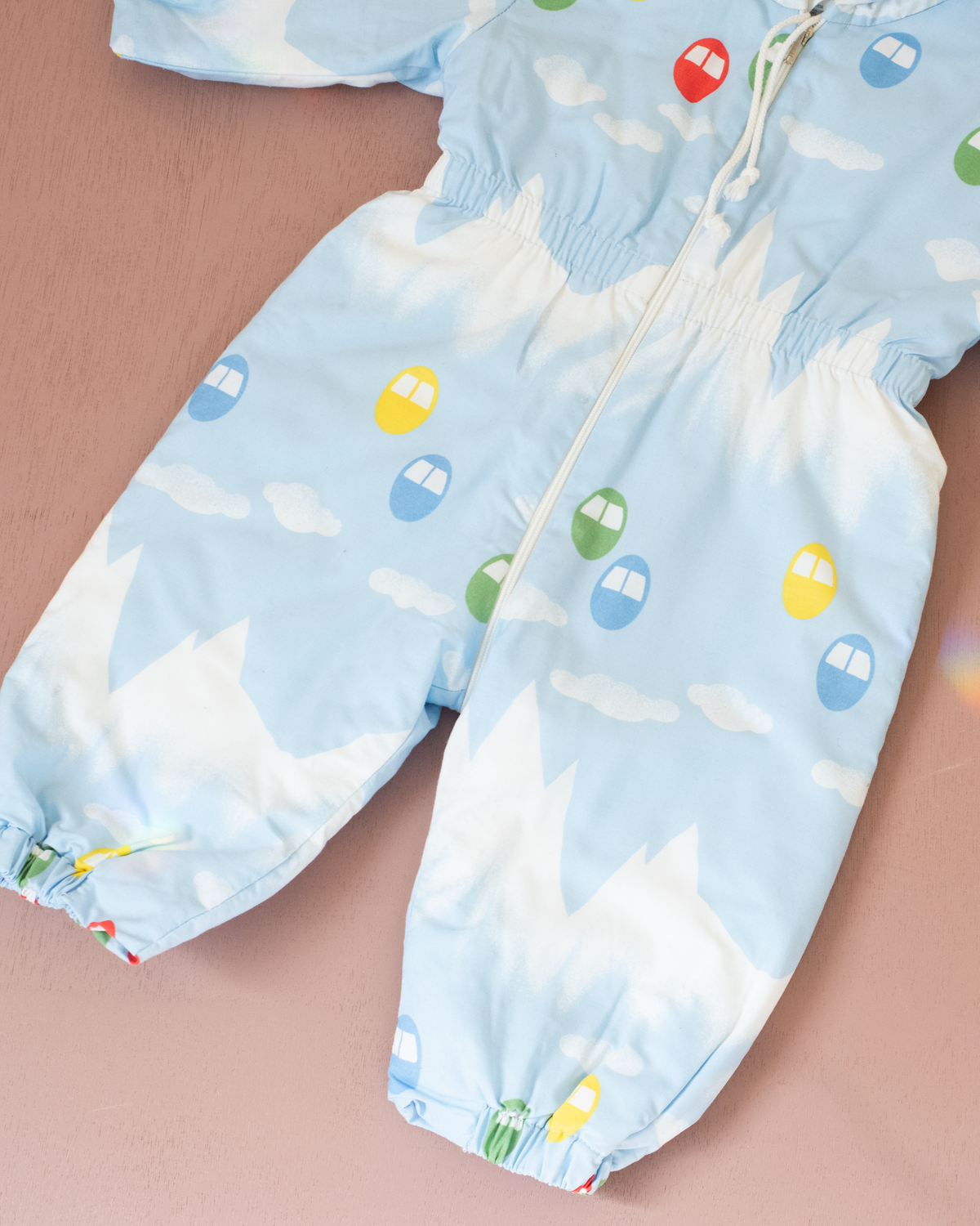 Overall with a snowy view and cable car | 6-9 months