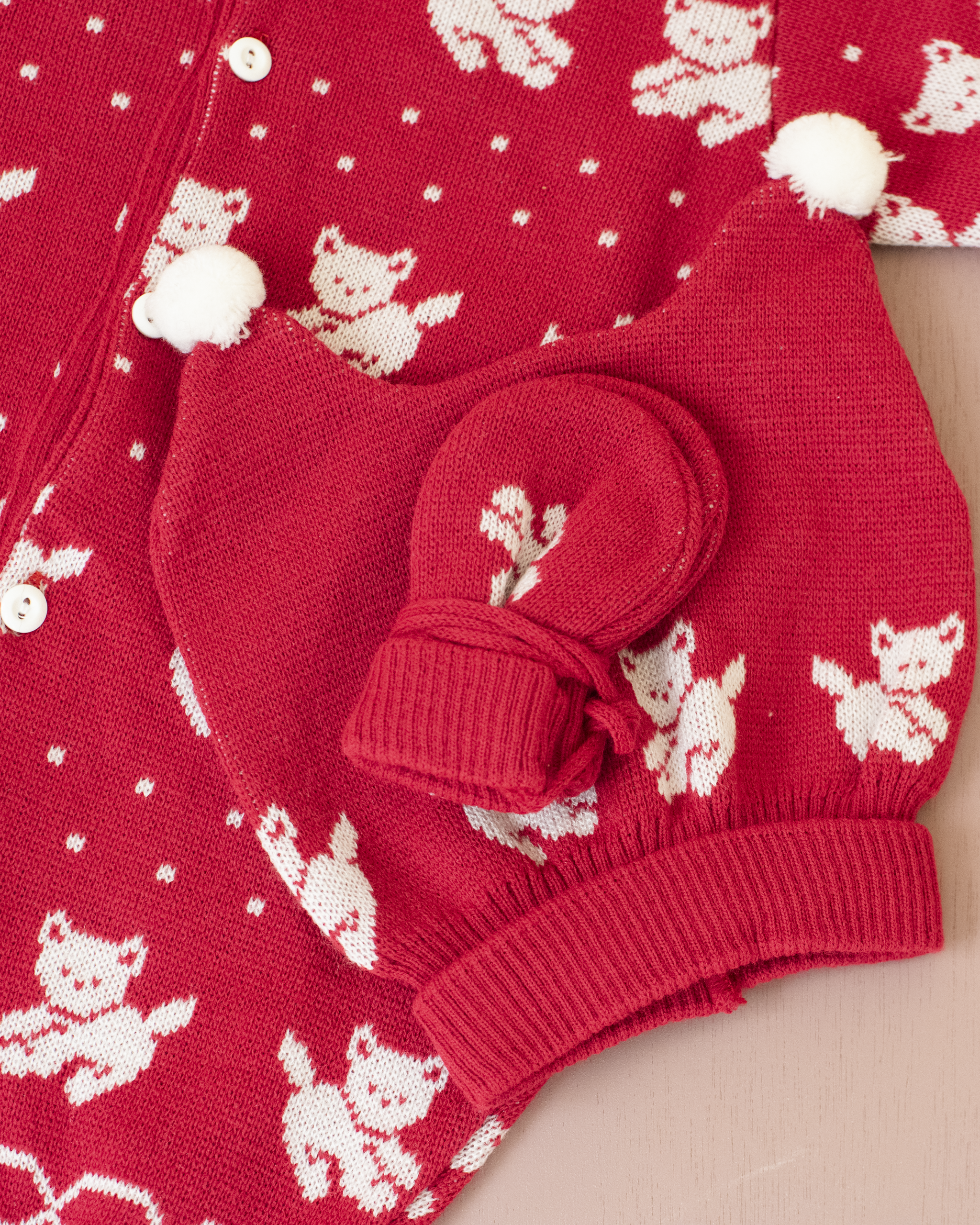 סט סרוג אדום עם חתולים כובע וכפפות | דד סטוק ספרדי | 3-6 חודשים