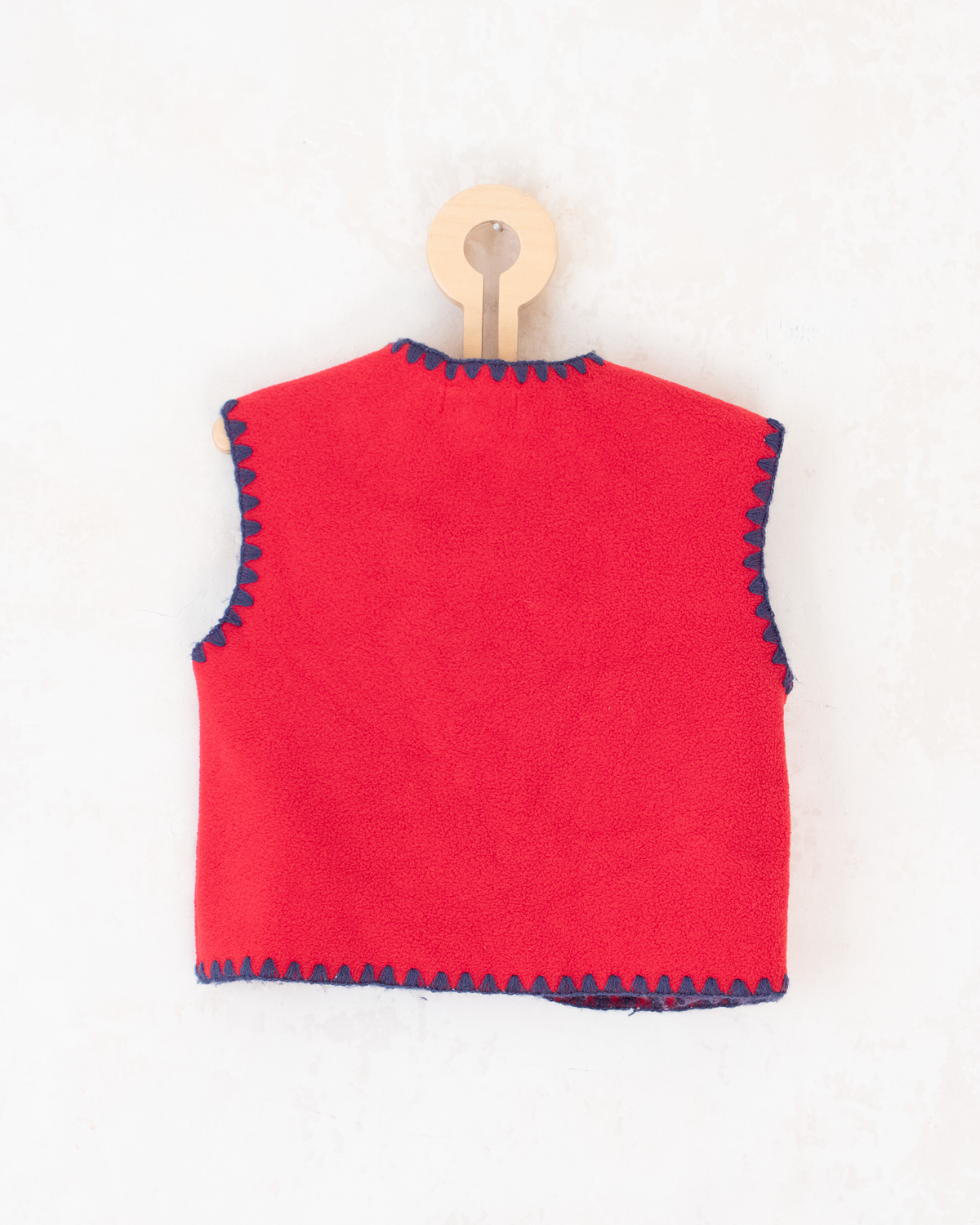 Red fleece vest with beaver embroidery | 12-18 months