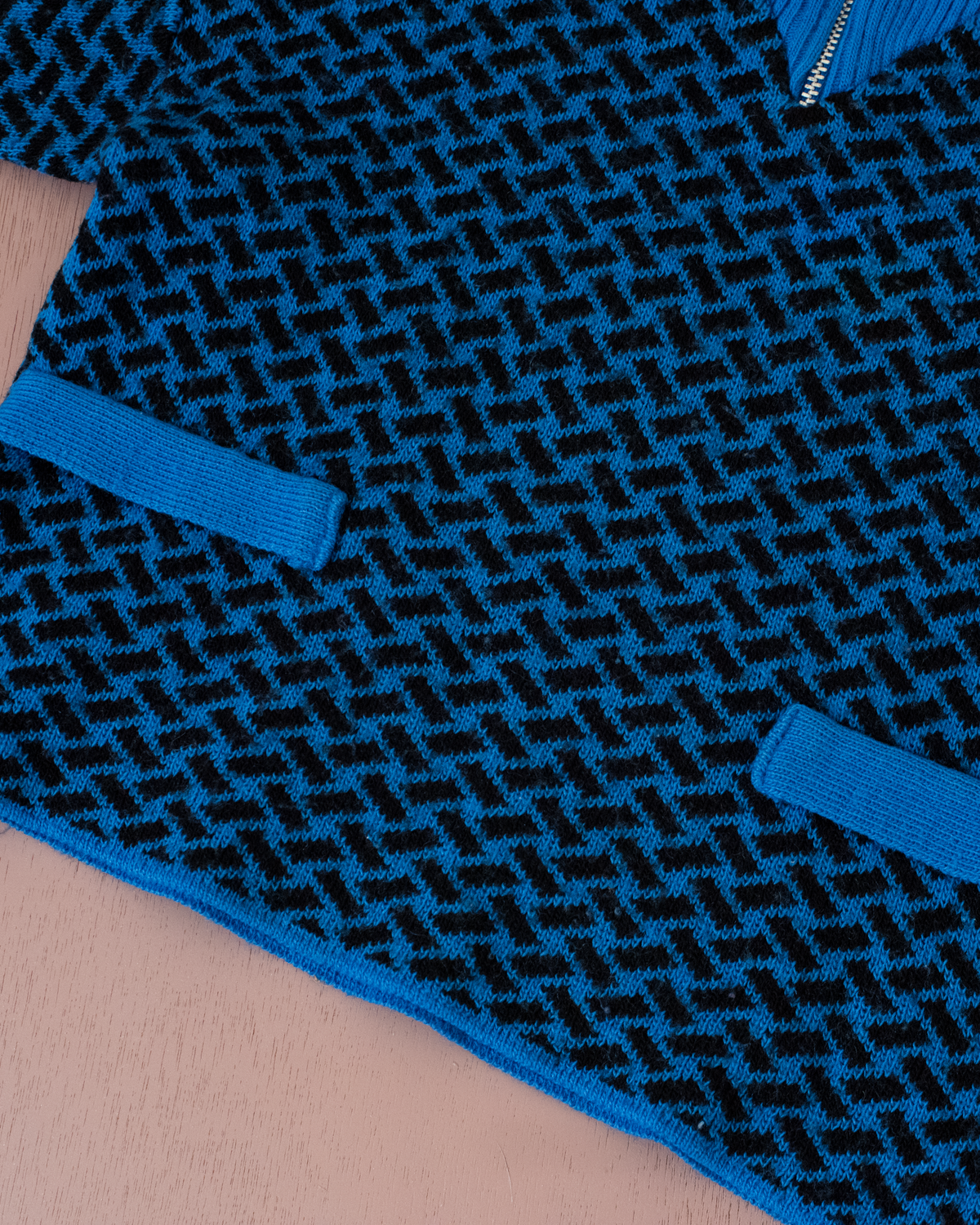 Blue and black grid sweater from the 80s | 4-5 years