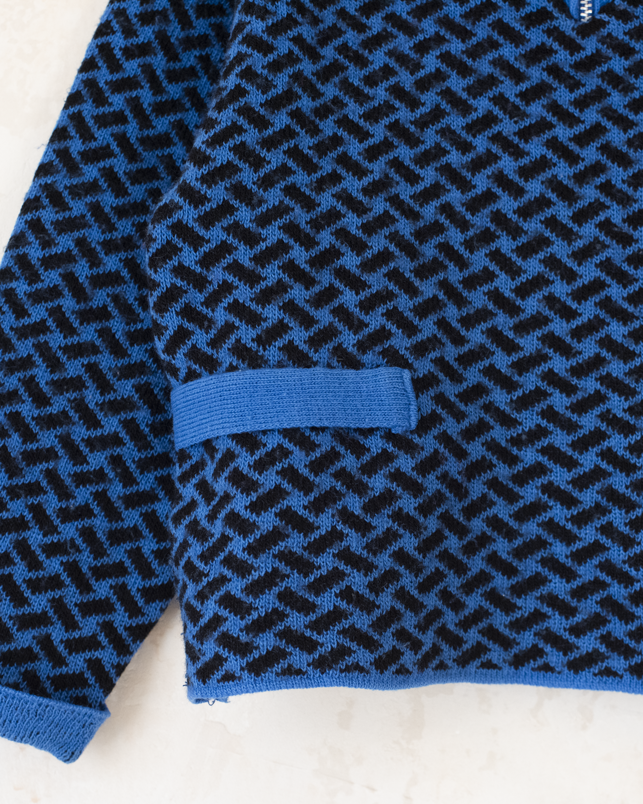 סריג כחול ושחור מהאייטיז | 4-5 שנים