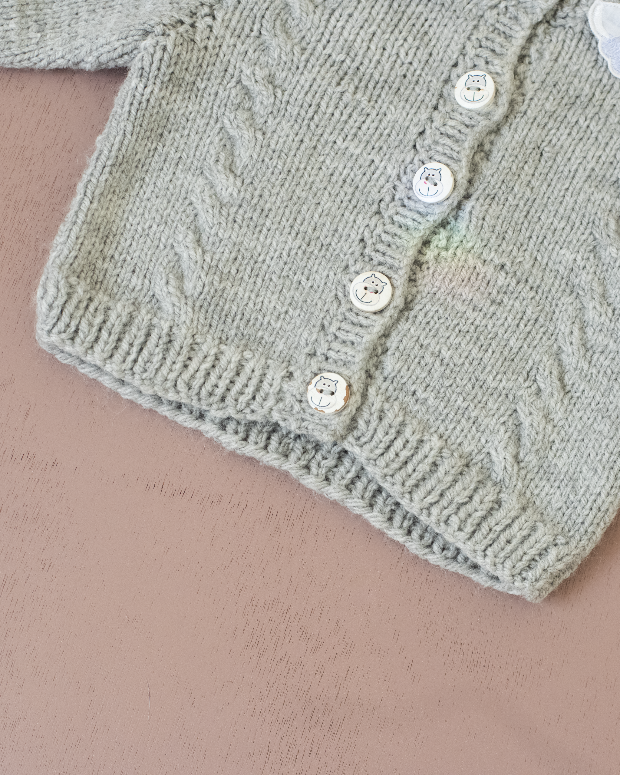 קרדיגן צמר אפור עם לבבות בצווארון | 0-3 חודשים