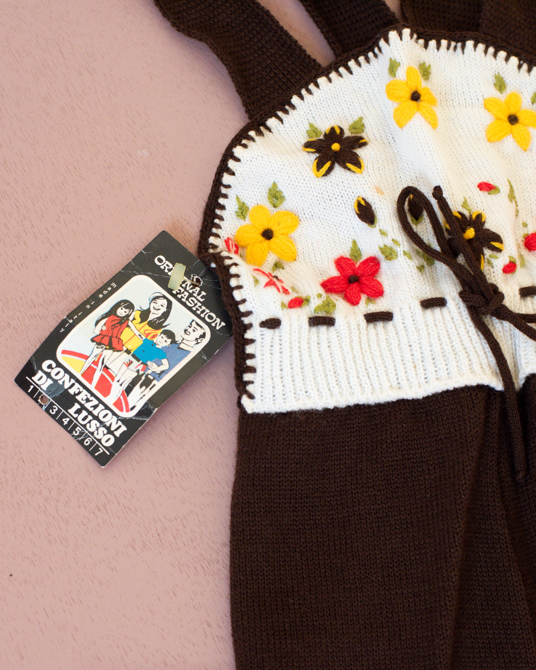 אוברול חום סרוג עם פרחים ומשבצות | דד סטוק איטלקי | 2-3 שנים