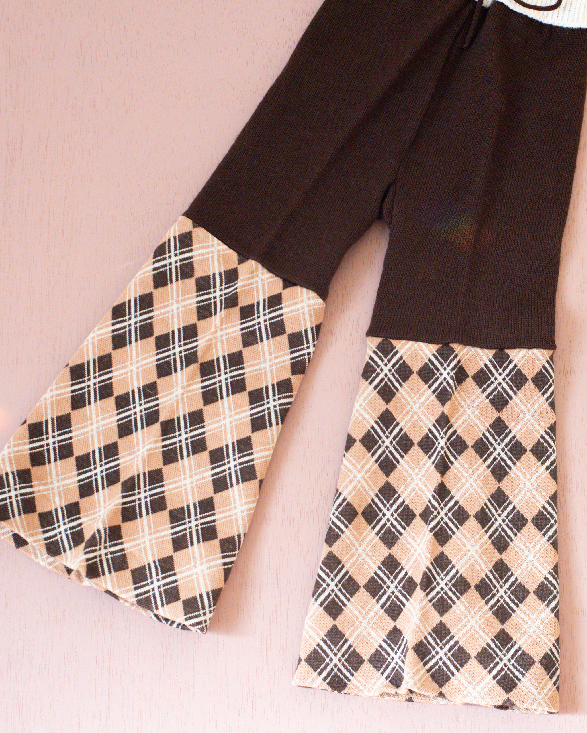 אוברול חום סרוג עם פרחים ומשבצות | דד סטוק איטלקי | 2-3 שנים