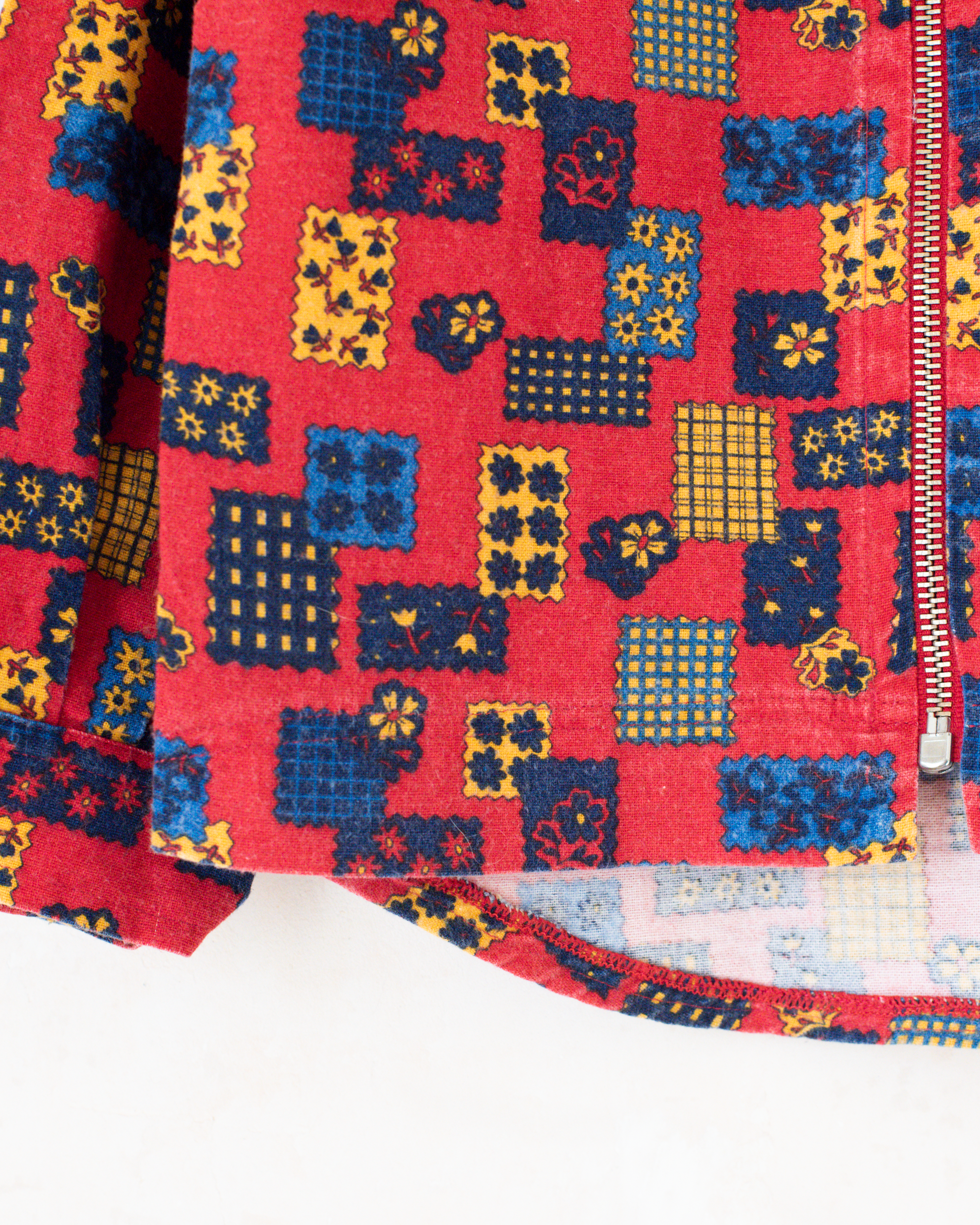 חולצה אדומה עם טלאים | 4-5 שנים