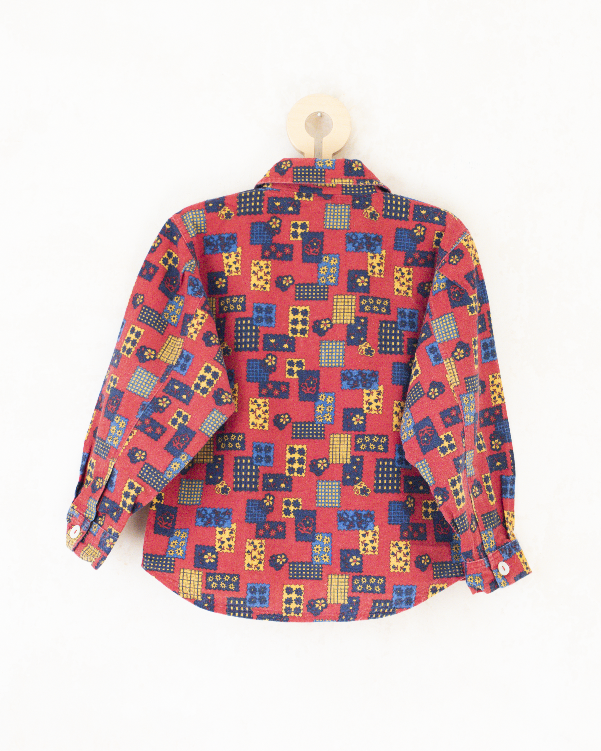 חולצה אדומה עם טלאים | 4-5 שנים