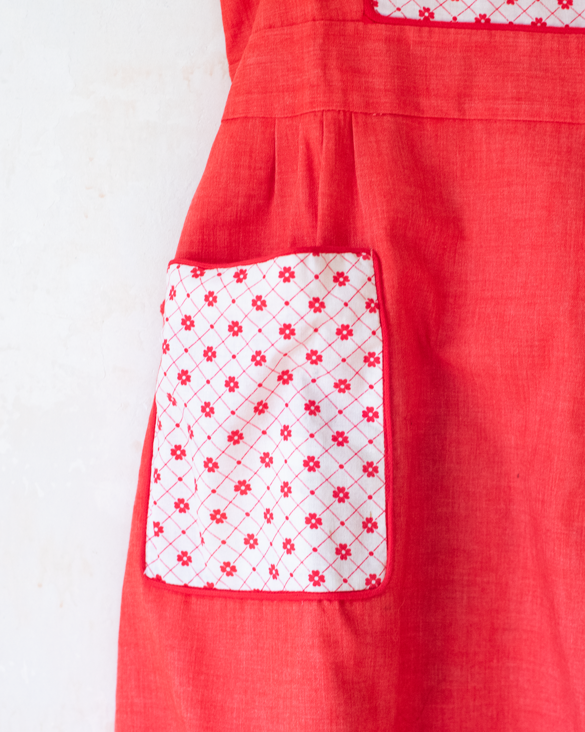 Red dress with flowers and pockets | 9-10 years