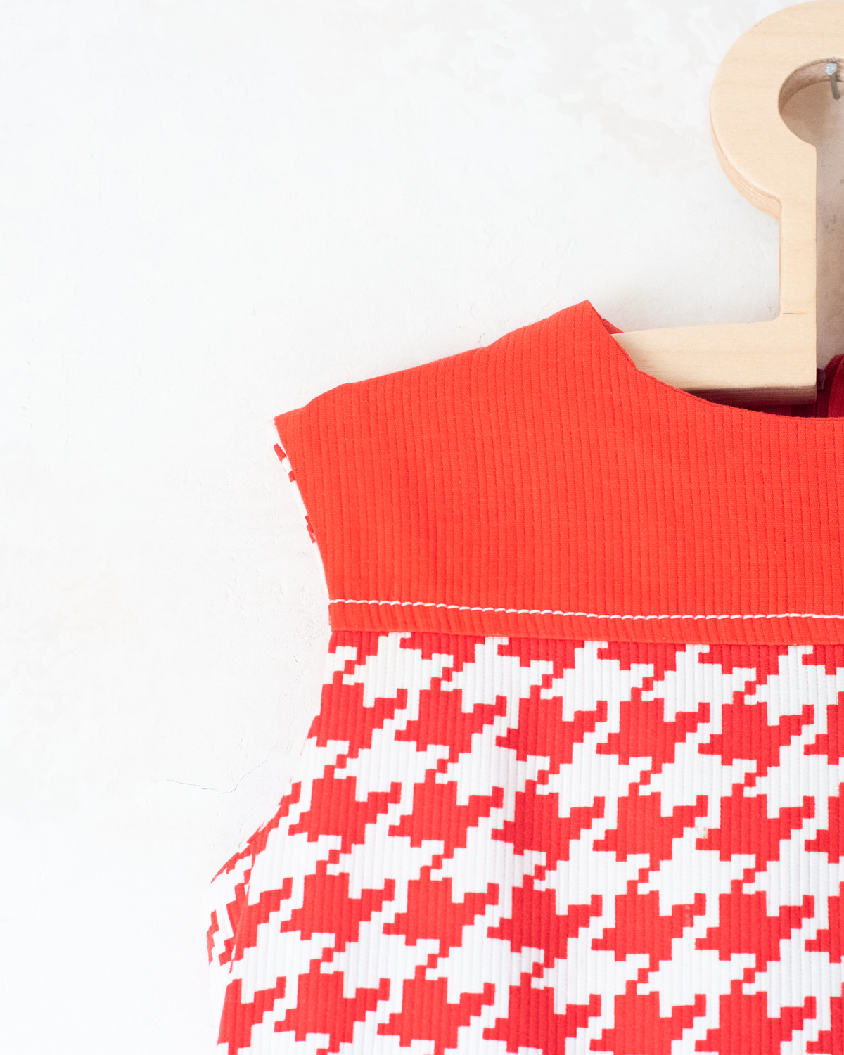Pepita dress, red, white and flowers | 6-7 years