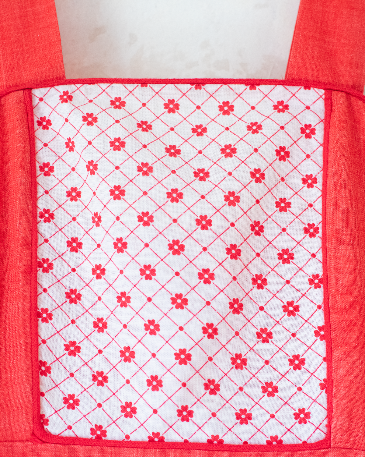 Red dress with flowers and pockets | 9-10 years
