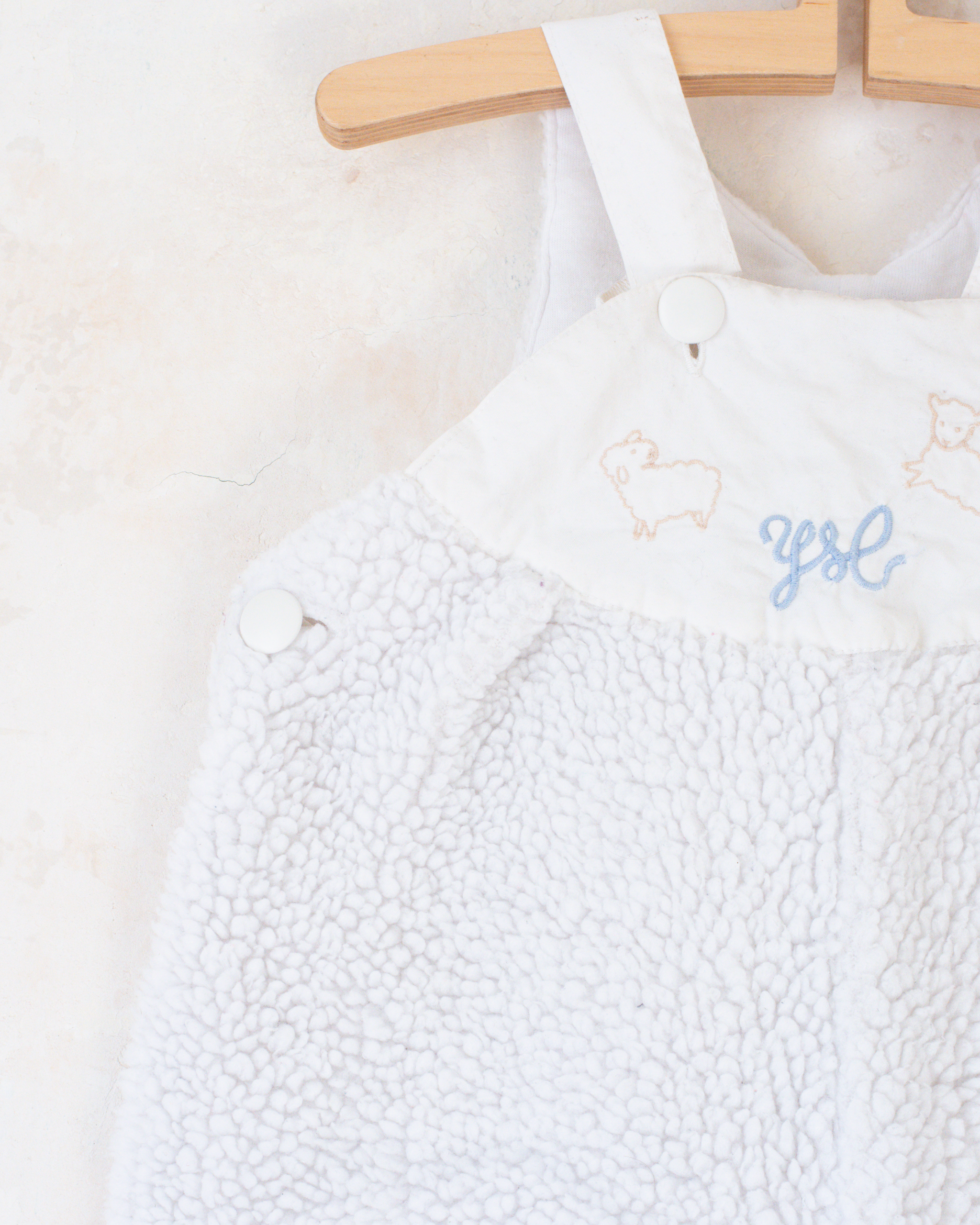 אוברול פרוותי לבן מבית איב סאן לורן | 3-6 חודשים