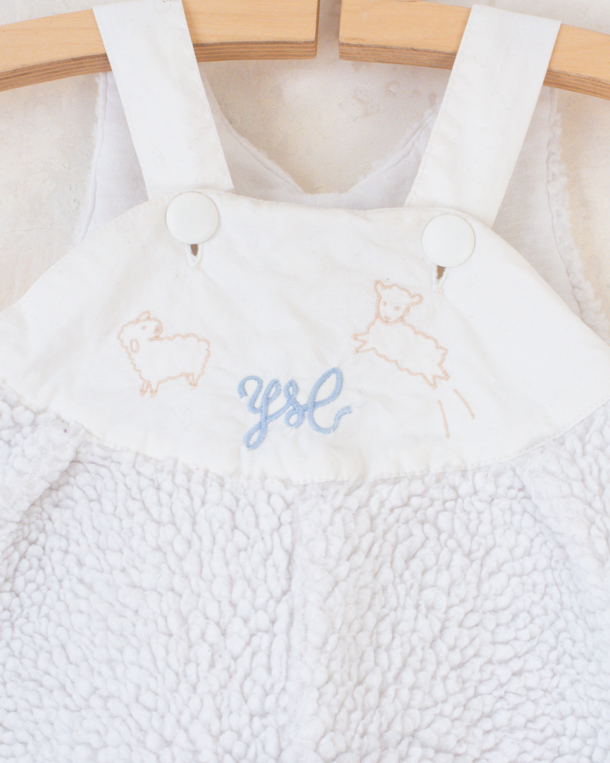 אוברול פרוותי לבן מבית איב סאן לורן | 3-6 חודשים